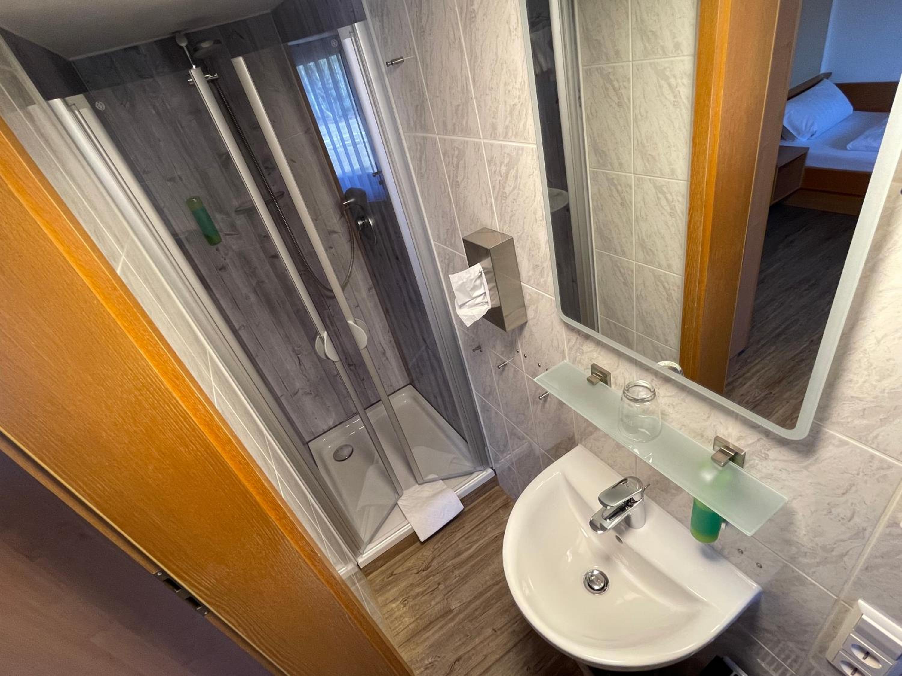 Single Room photo 2
