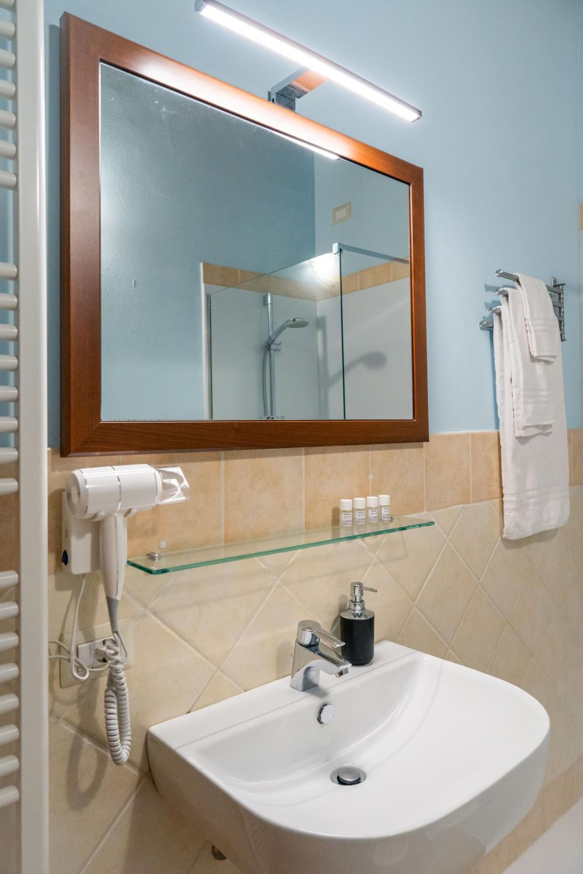 Two-Bedroom Suite - Photo 6
