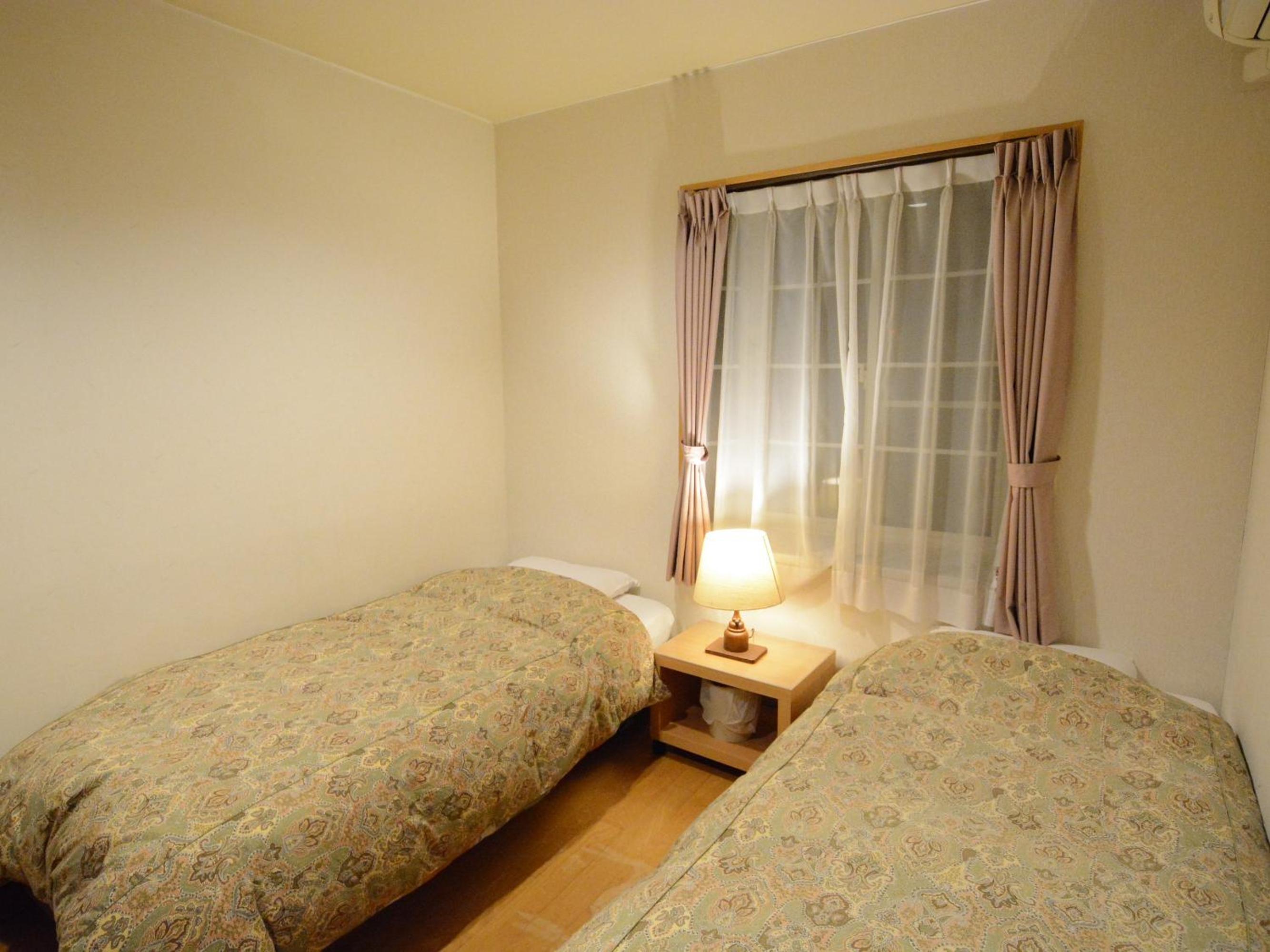 Standard Twin Room with Mountain View photo 2