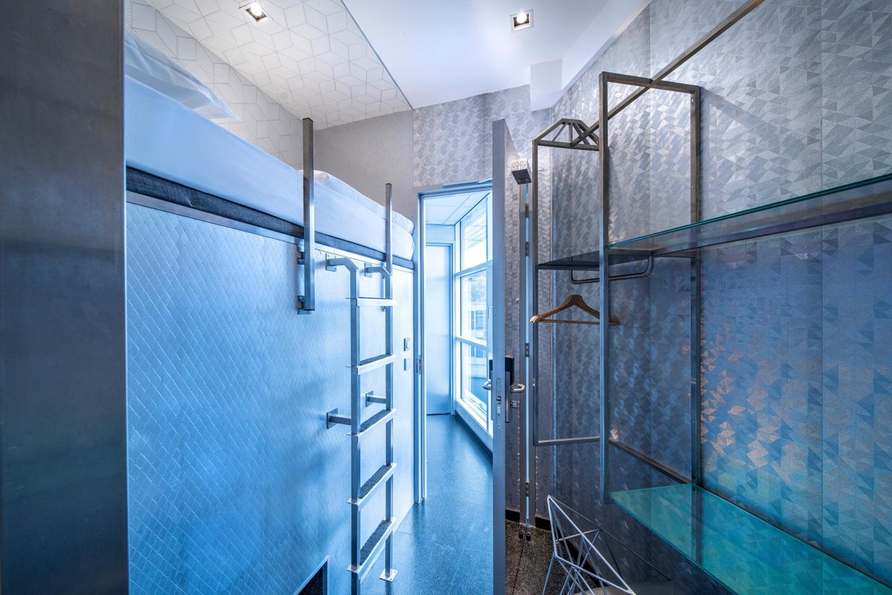Single Upper Capsule with Shower And Window photo 2