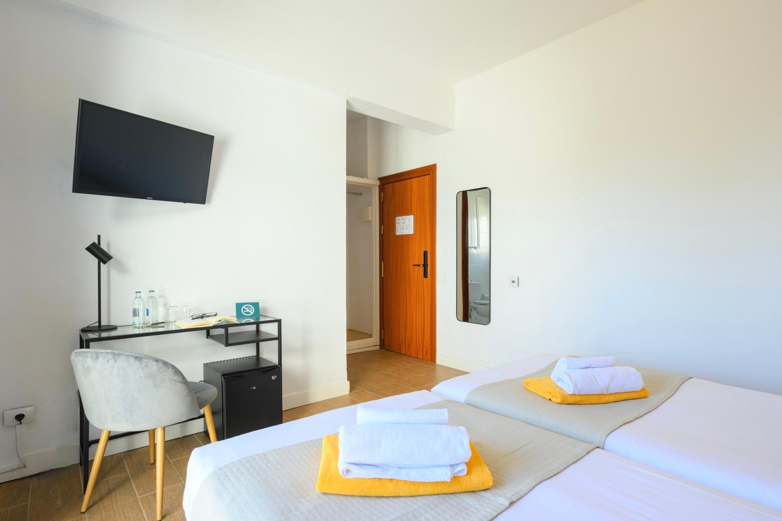 Budget Double Room with bathtub  - Photo 6