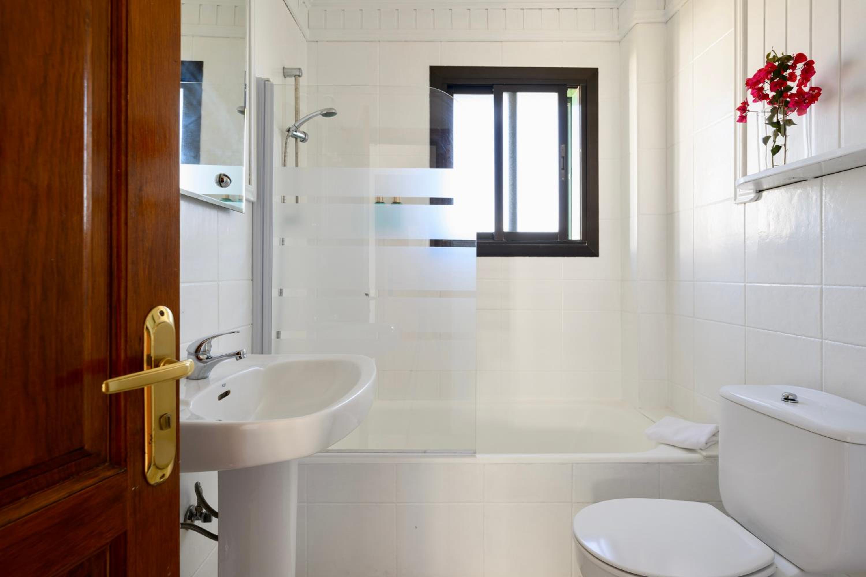 Budget Double Room with bathtub  - Photo 3