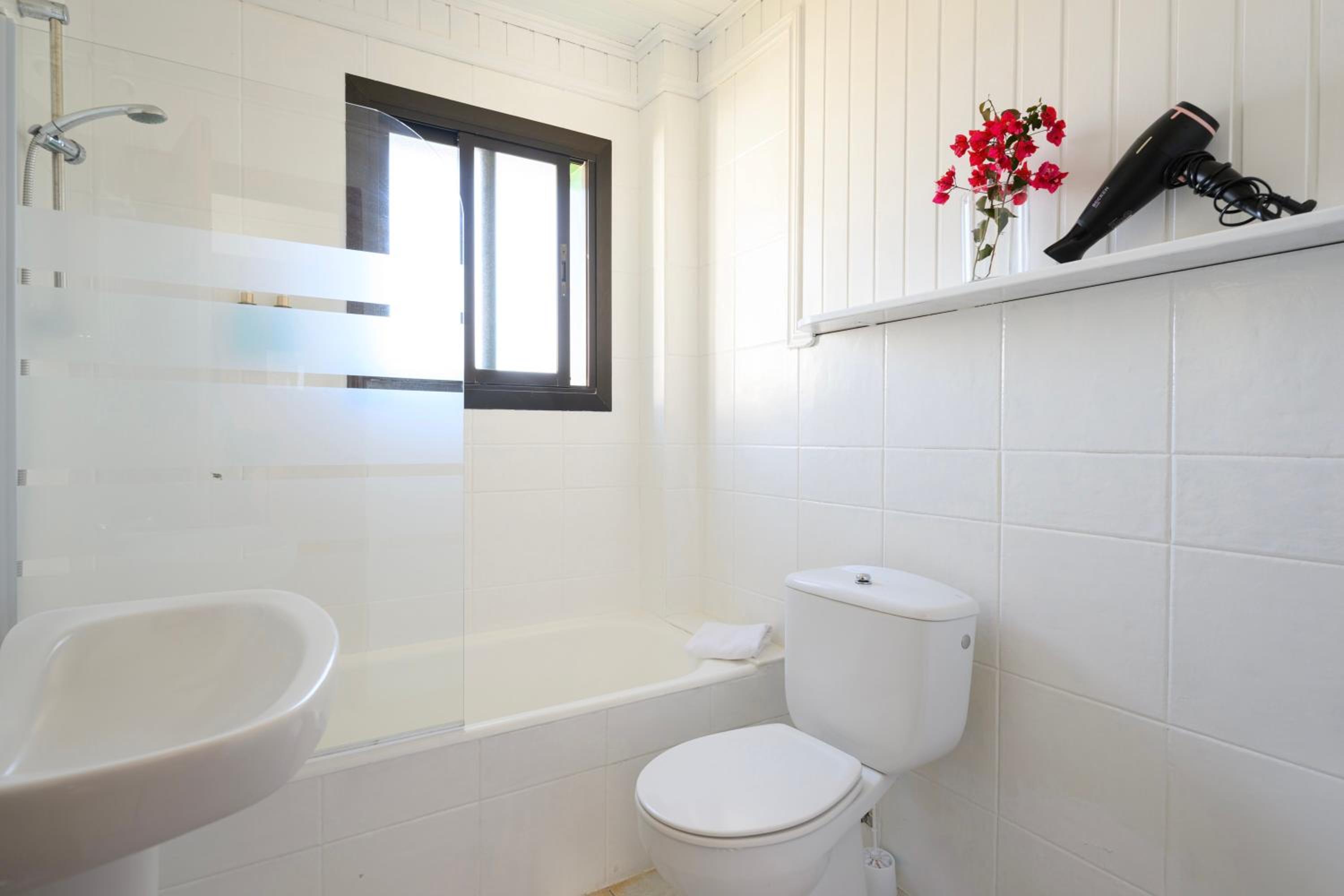Budget Double Room with bathtub  - Photo 8