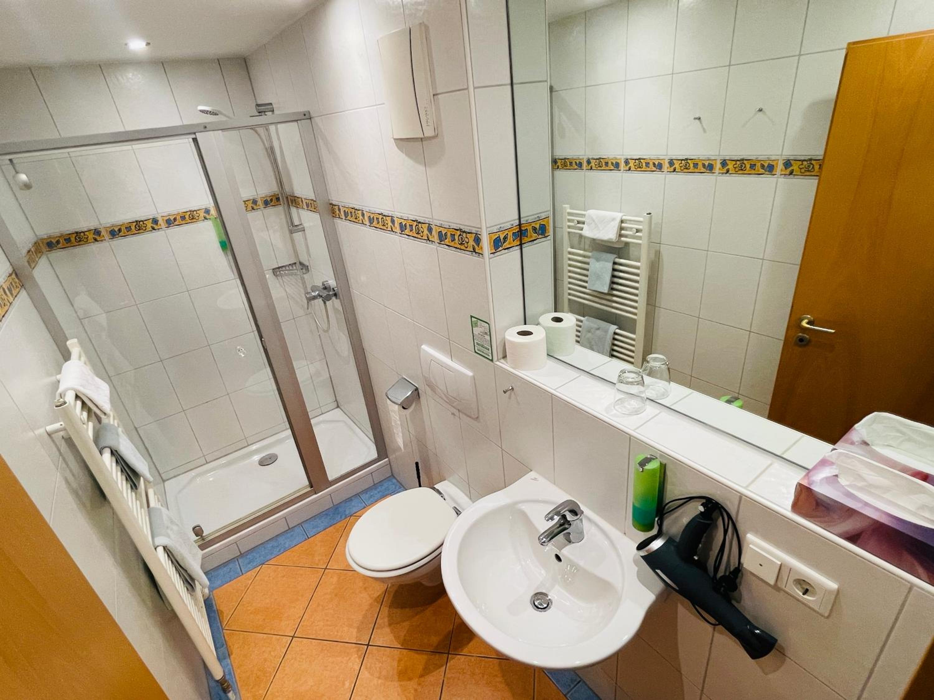 Deluxe Double Room with Balcony - Photo 3