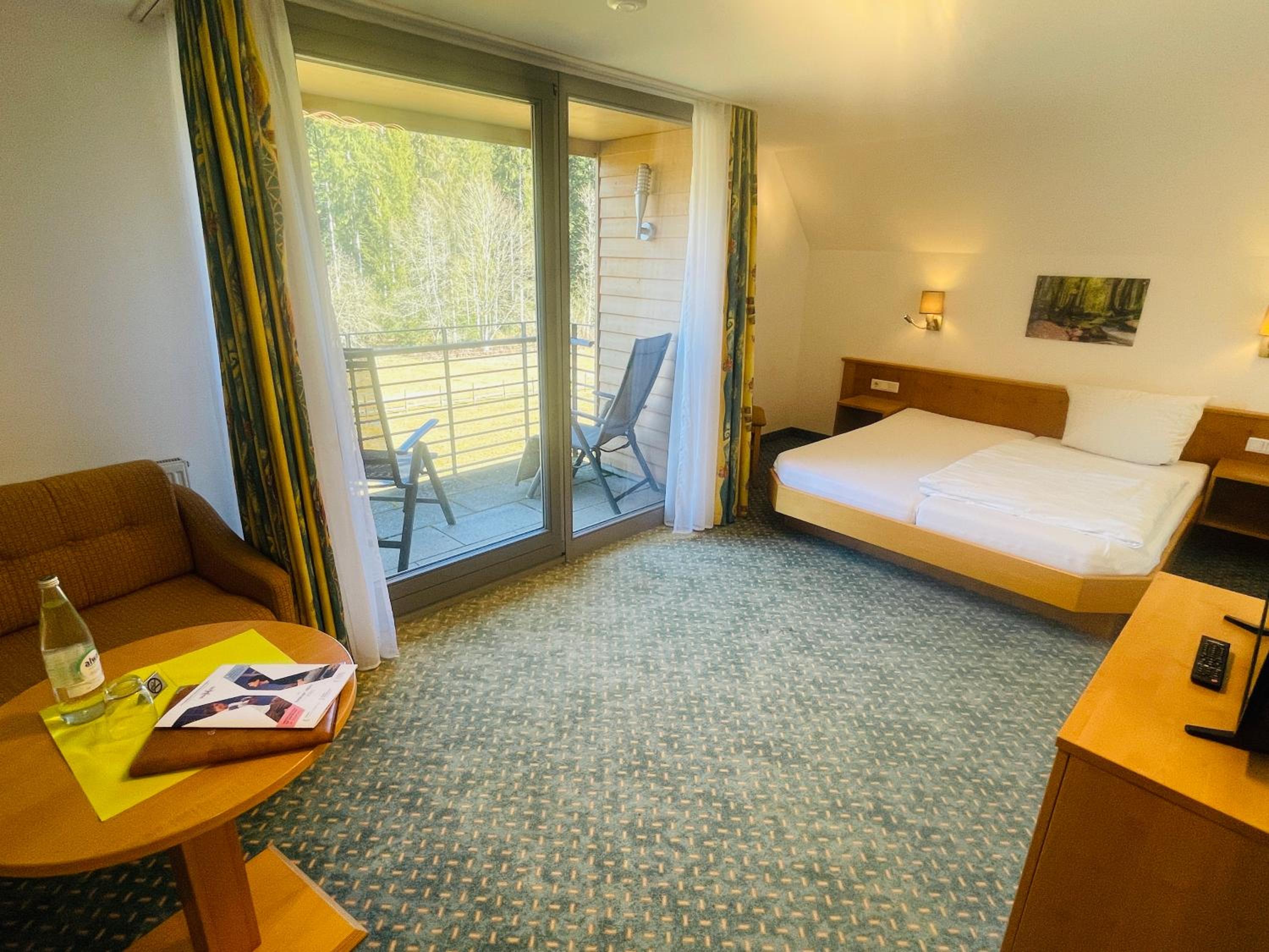 Deluxe Double Room with Balcony - Photo 6