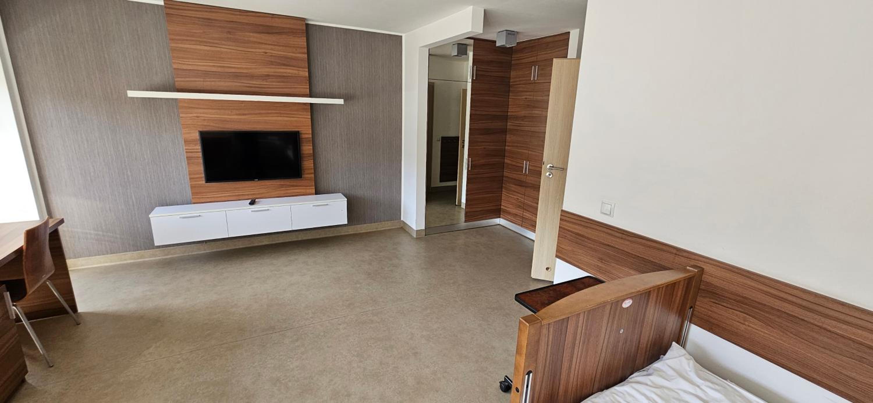 Twin Room - Disability Access photo 3