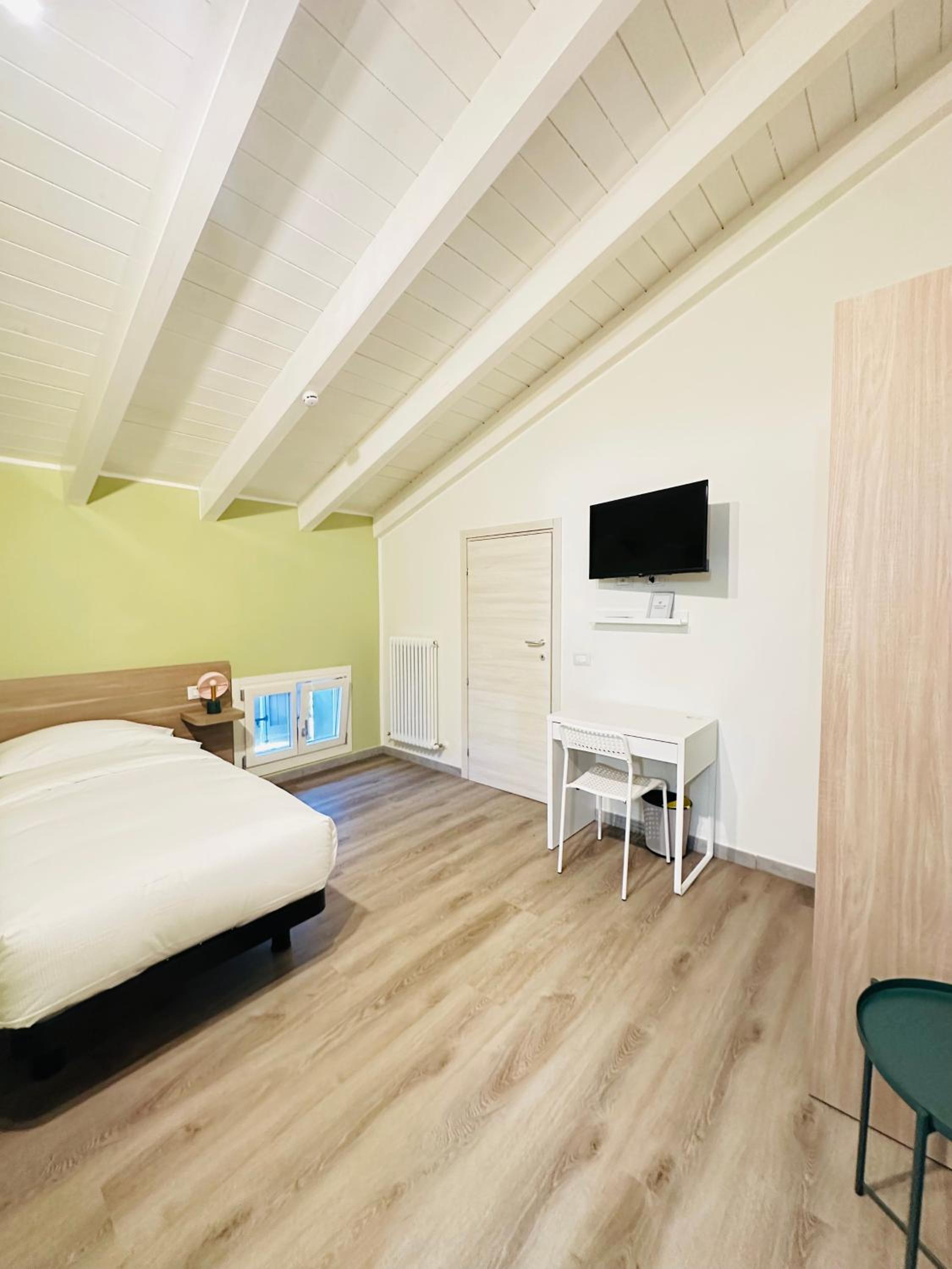 Large Single Room photo 2