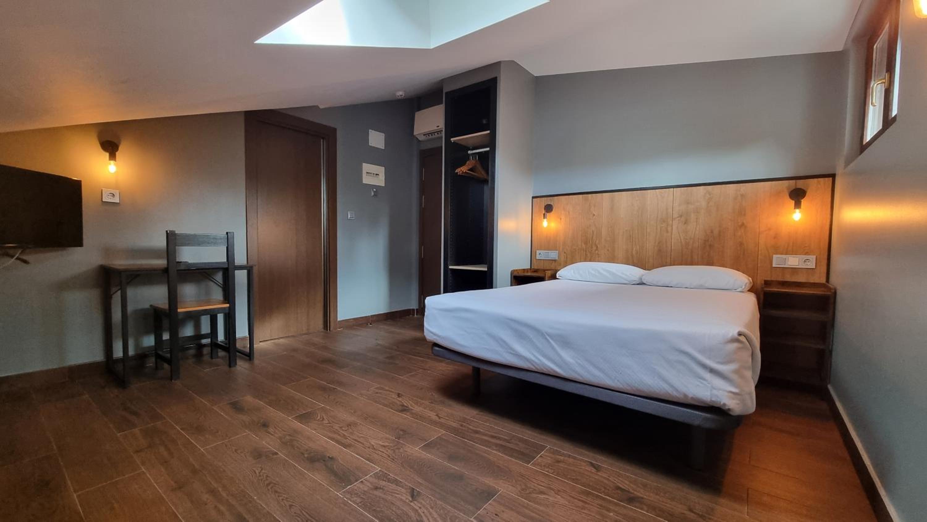Economy Twin Room - Photo 1