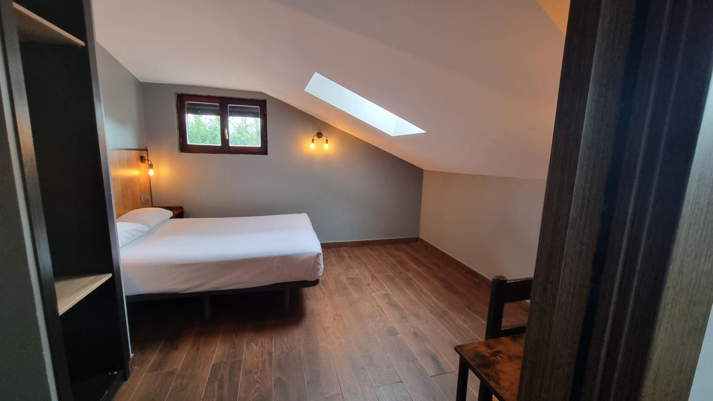 Economy Twin Room - Photo 2