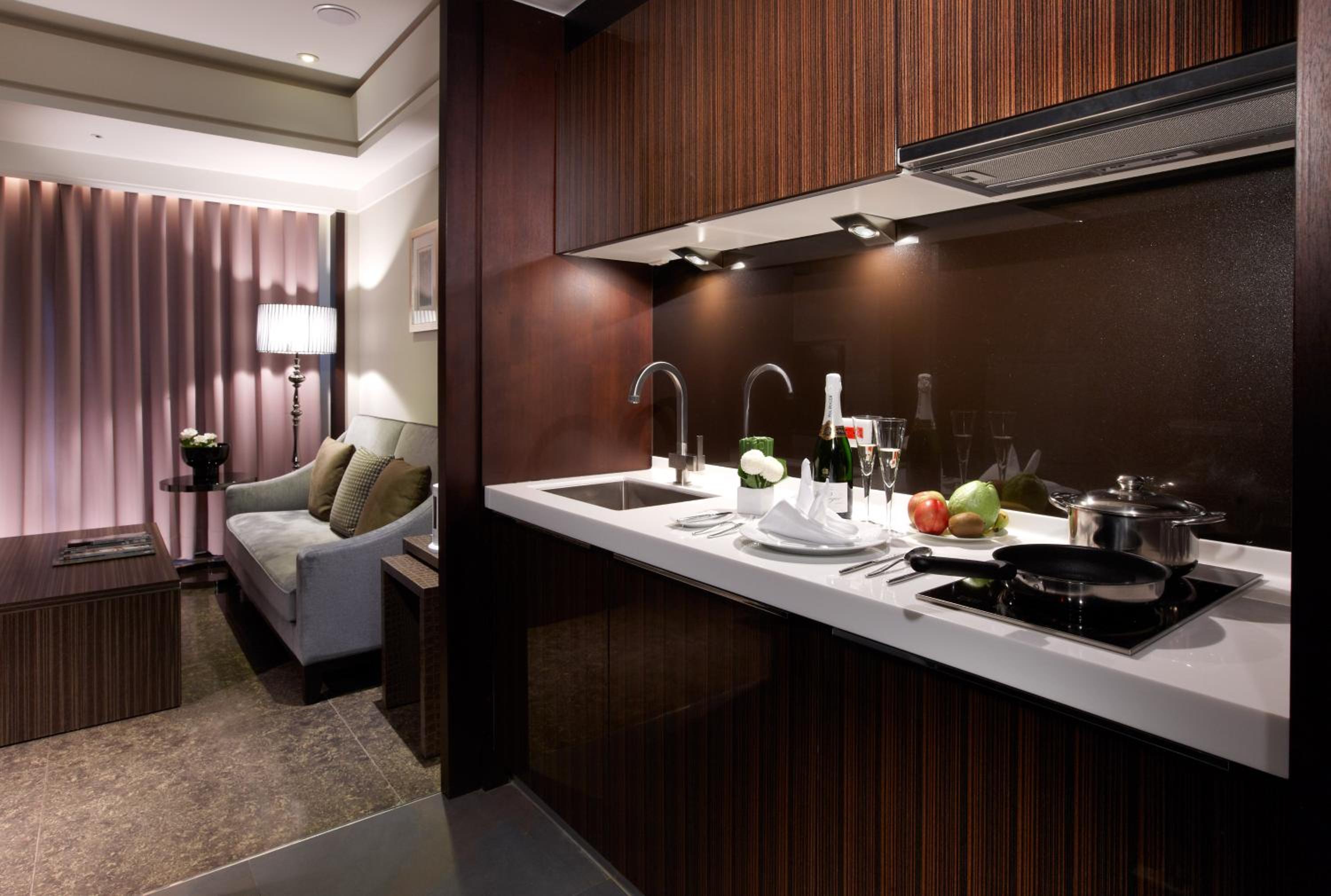 King Suite with City View photo 3