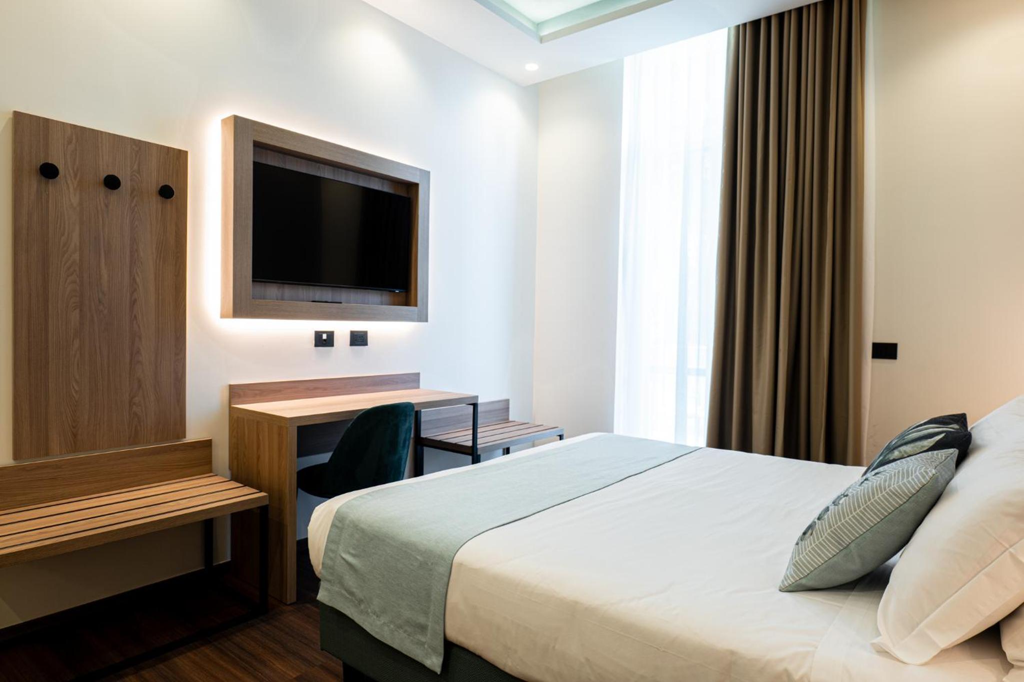 Standard Double or Twin Room - Photo 3