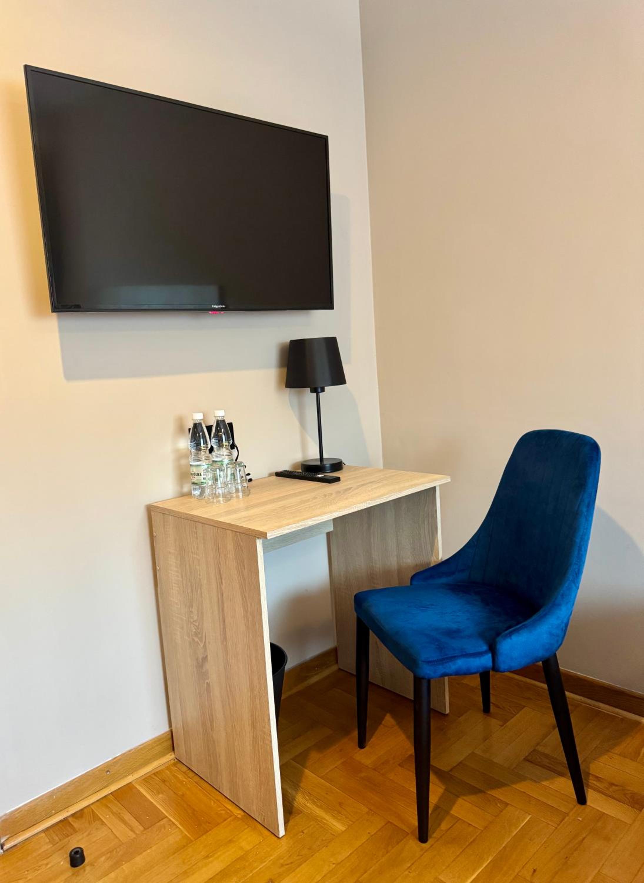 Standard Twin Room - Photo 4