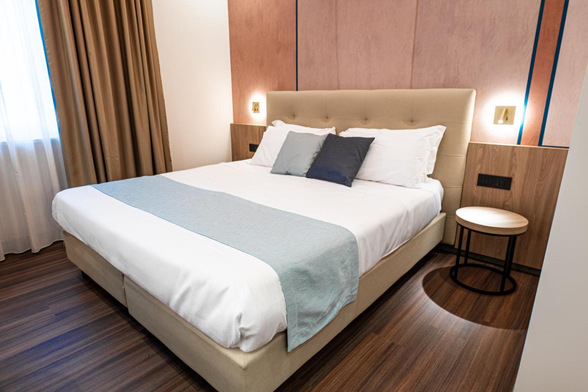 Standard Double or Twin Room - Photo 2