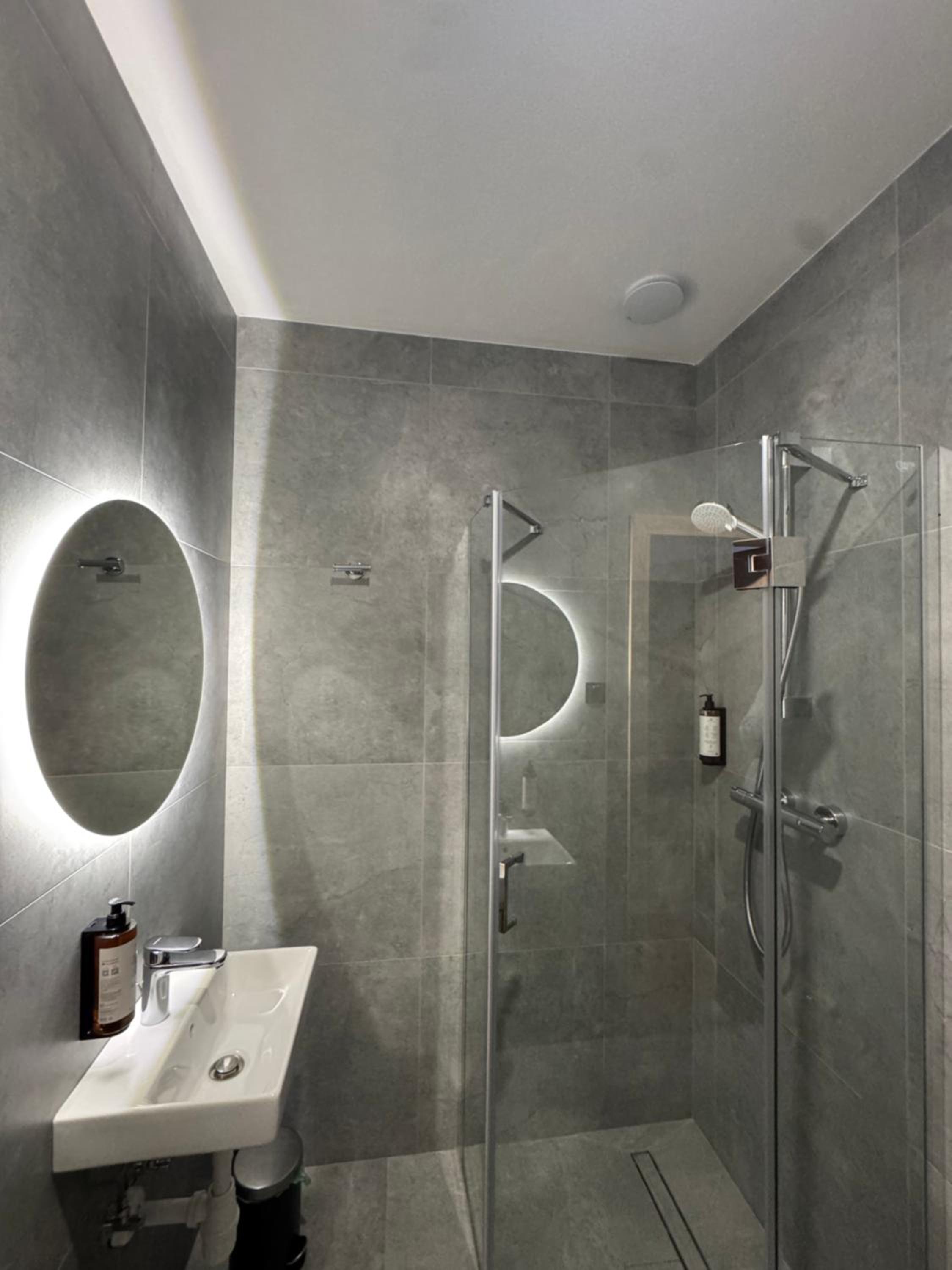 Standard Twin Room - Photo 2