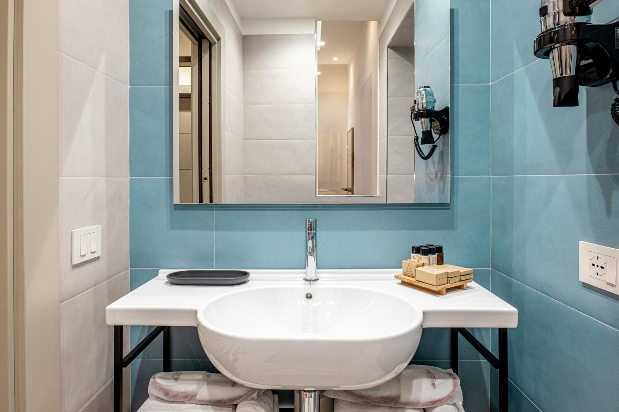 Junior Suite with Terrace - Photo 4