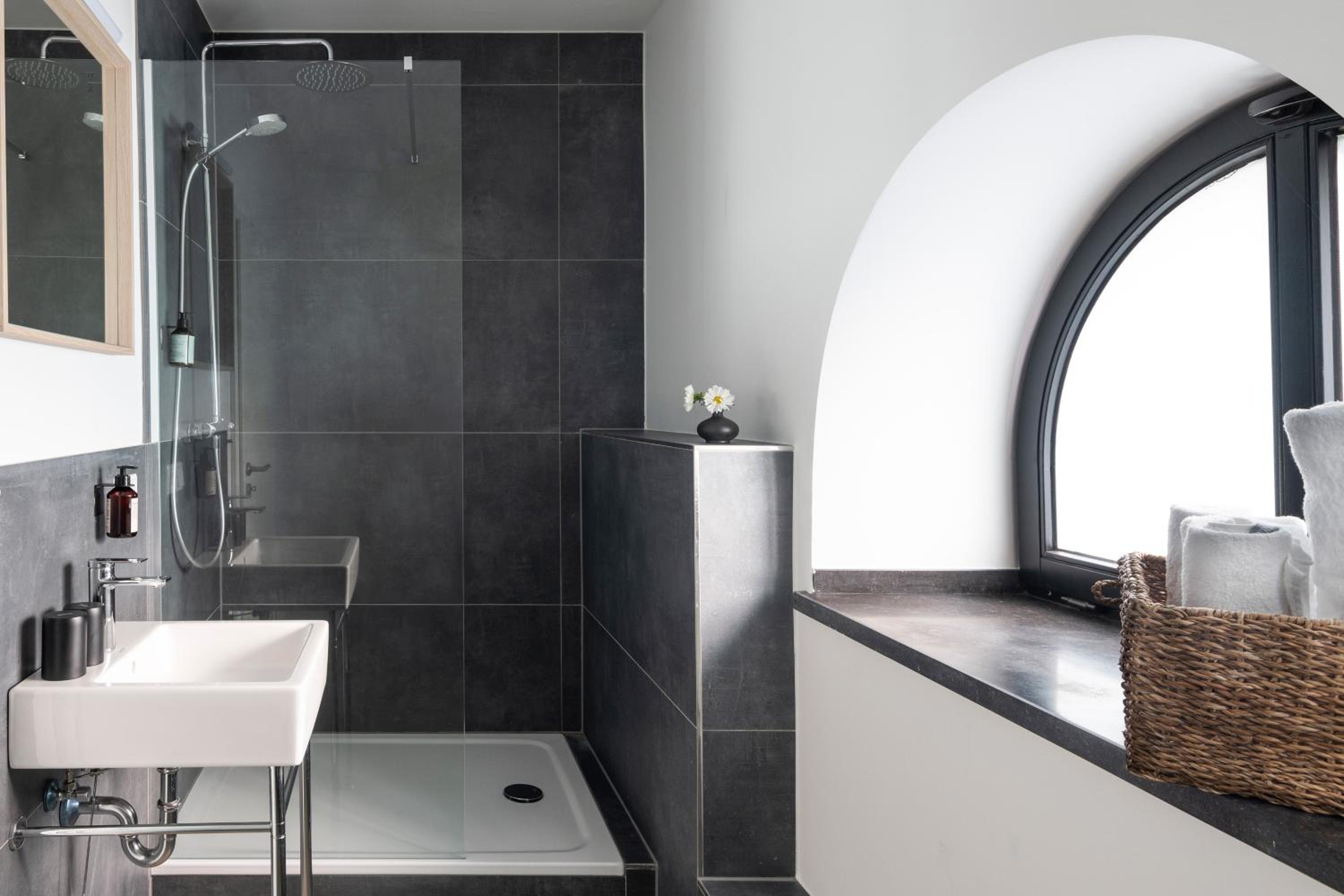 Suite - Photo 2
