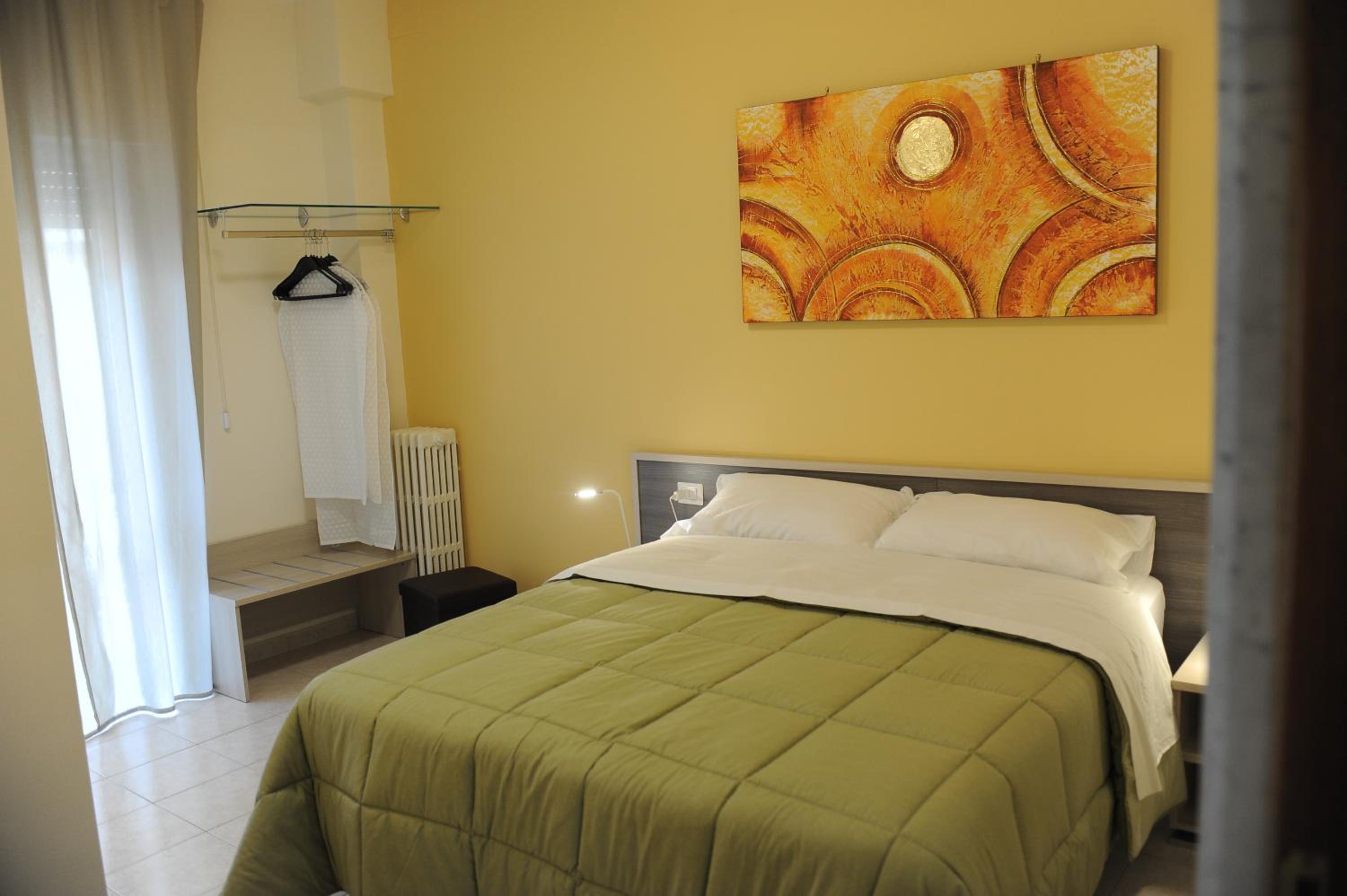Double or Twin Room with Balcony - Photo 10