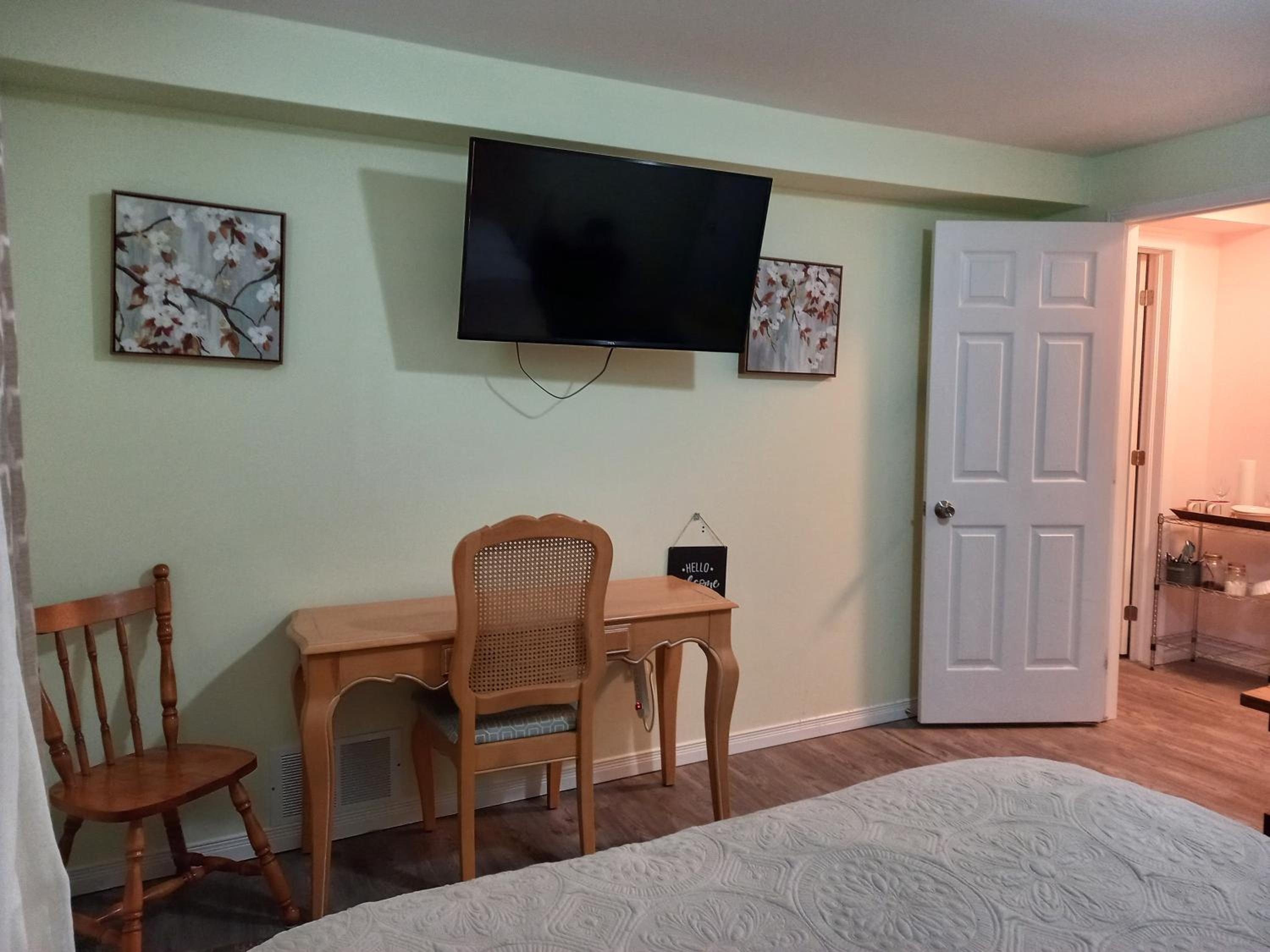 Double Room With Private Bathroom - Photo 1