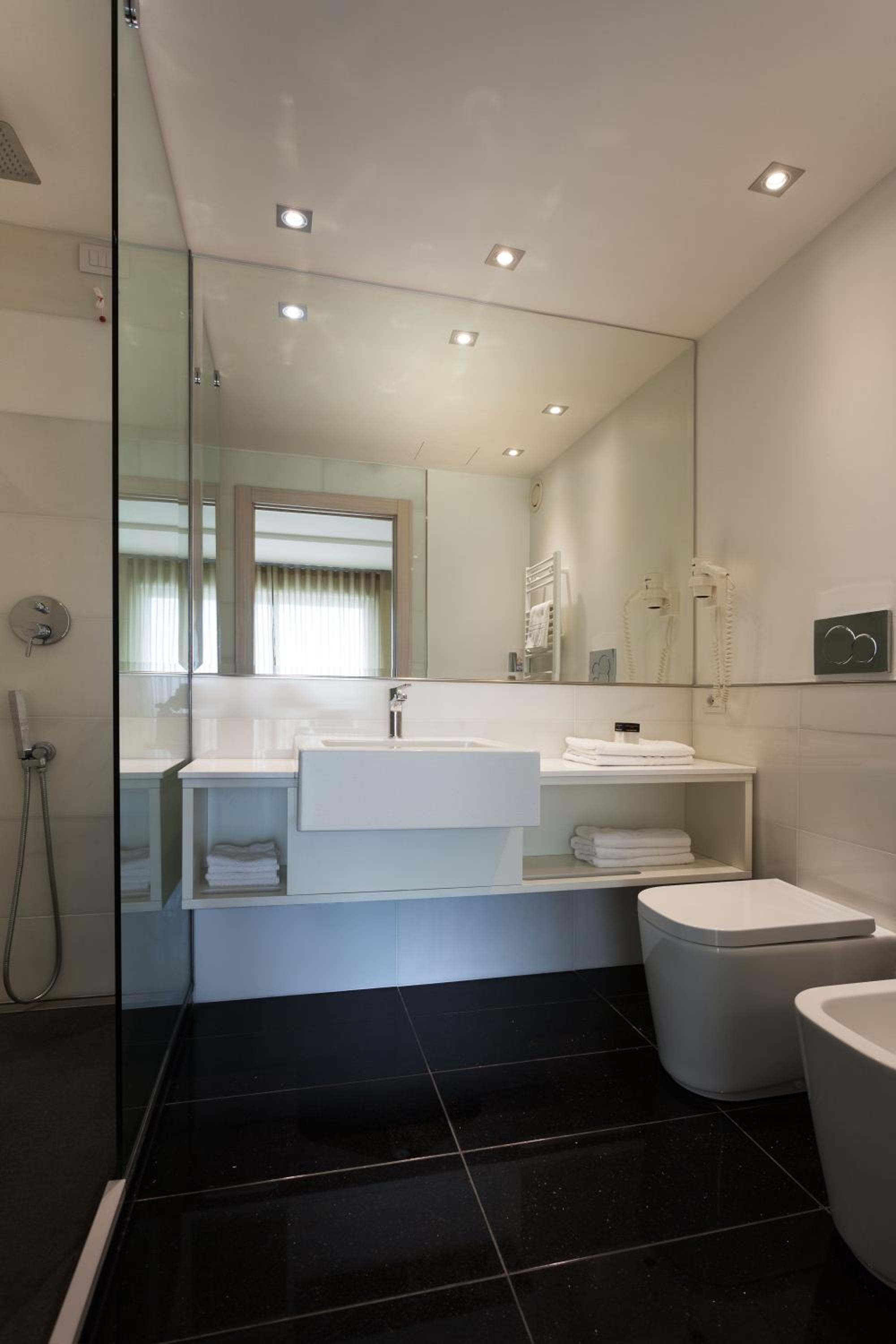 Superior Double Room with Balcony and Sea View - Photo 2