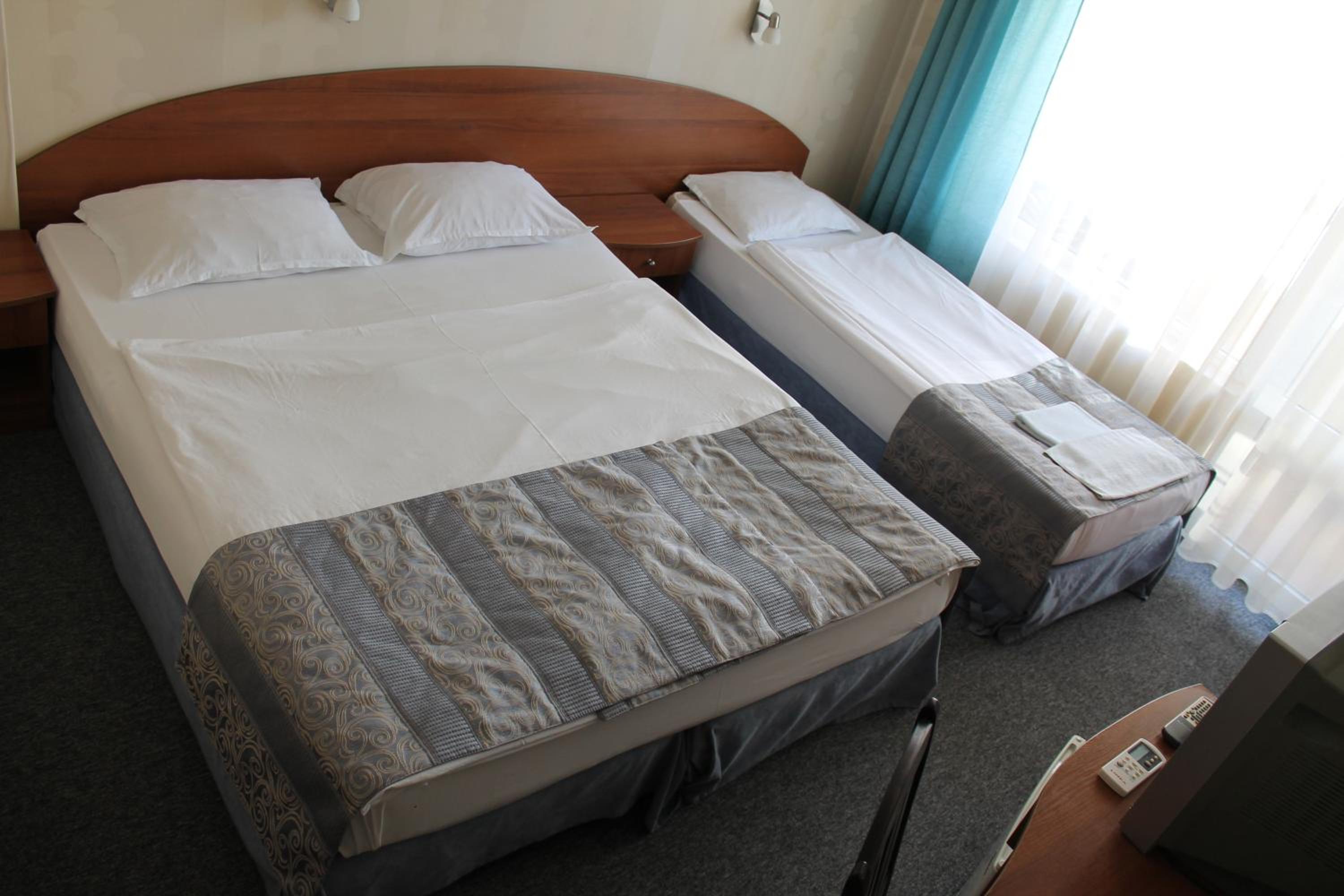 Double or Twin Room - Photo 11