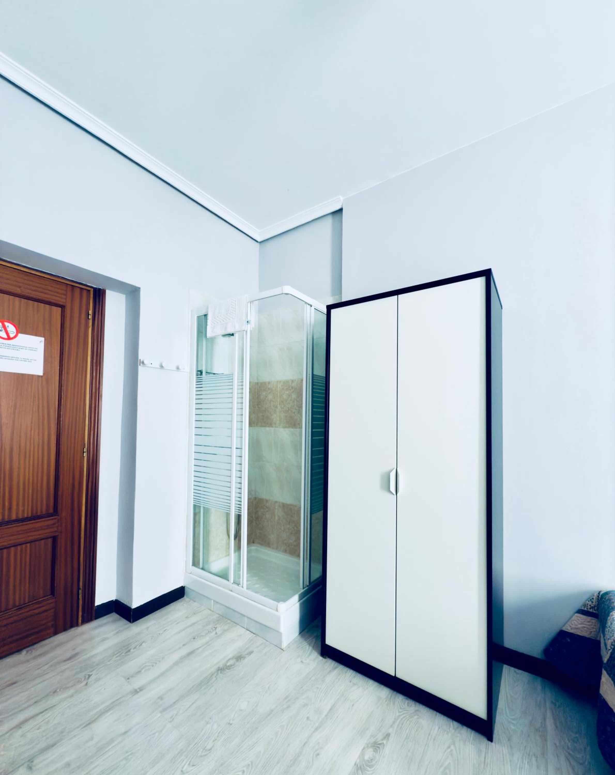 Twin Room with Shared Bathroom photo 3
