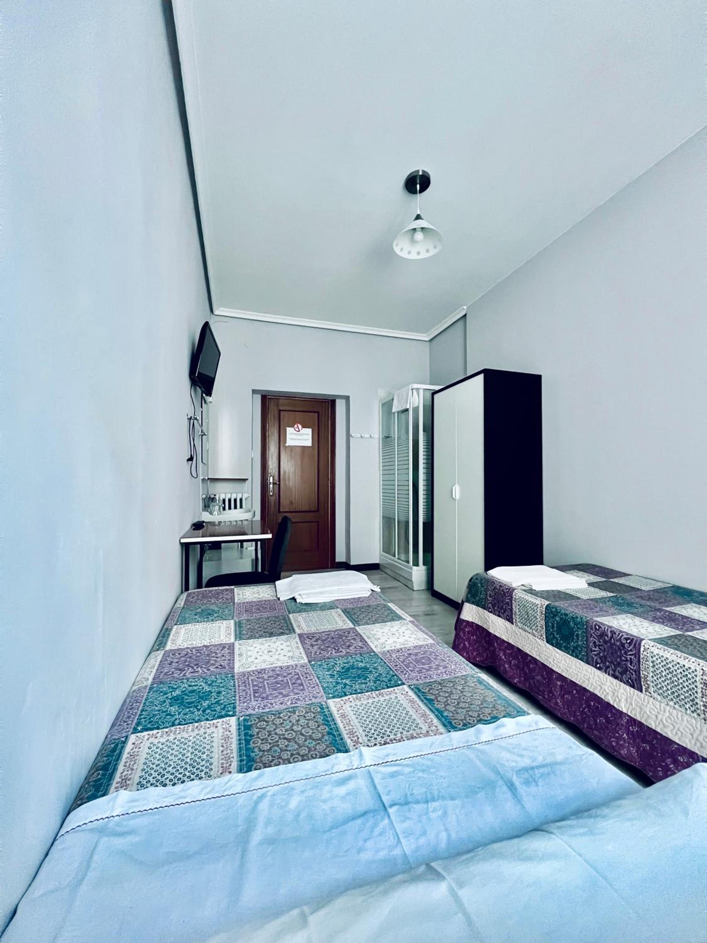 Twin Room with Shared Bathroom photo 2