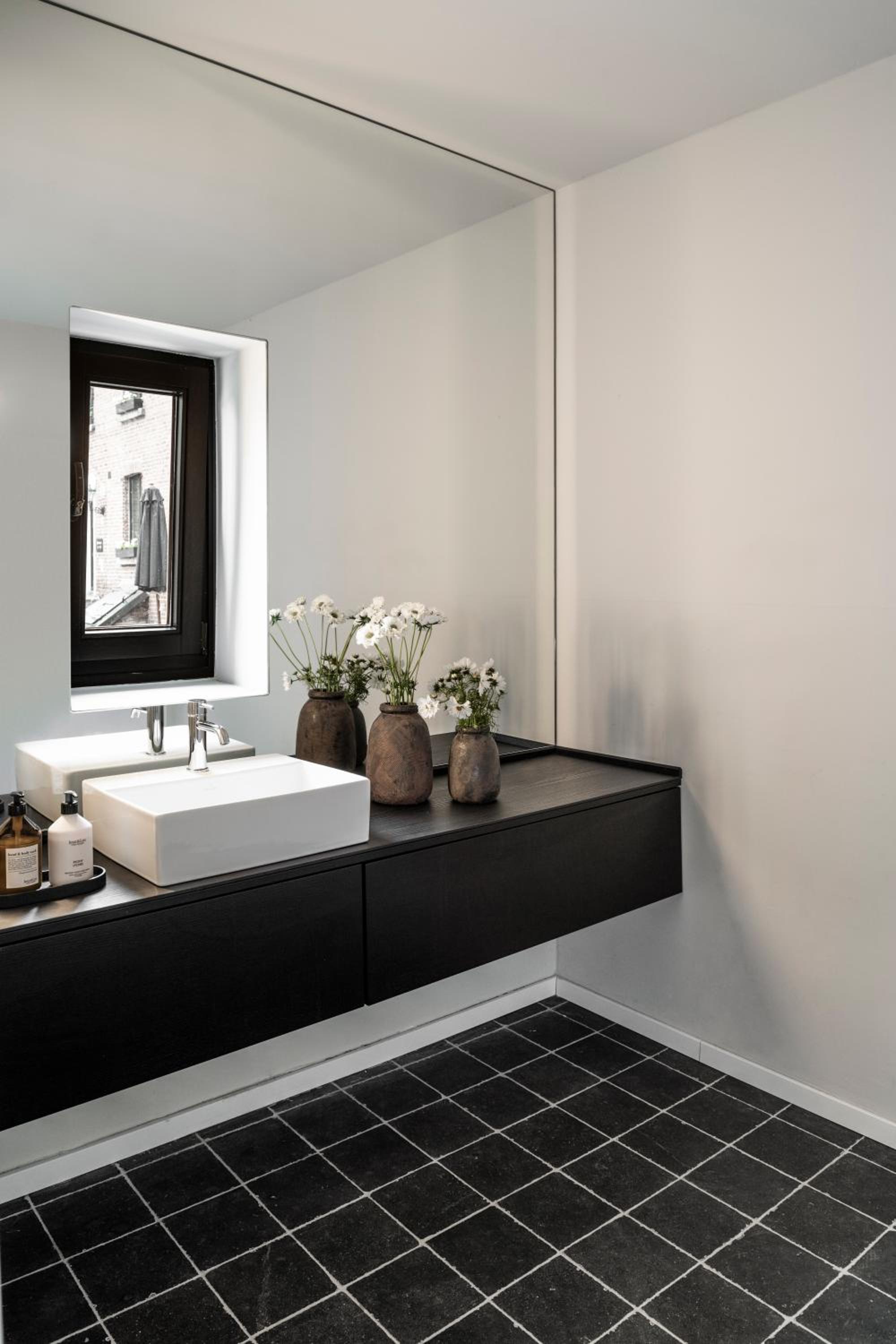 Suite - Photo 3