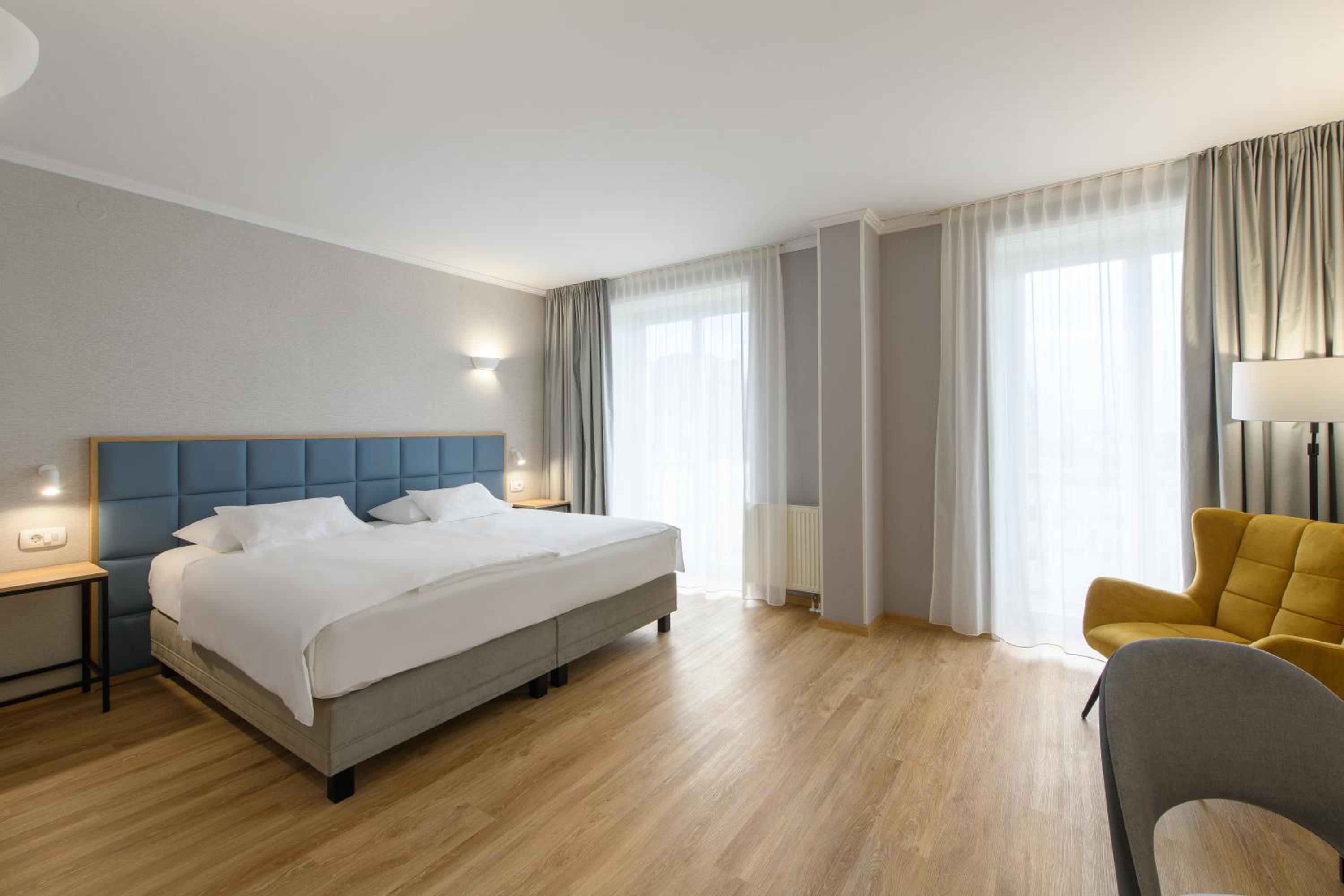 Superior Double or Twin Room with Castle View photo 2