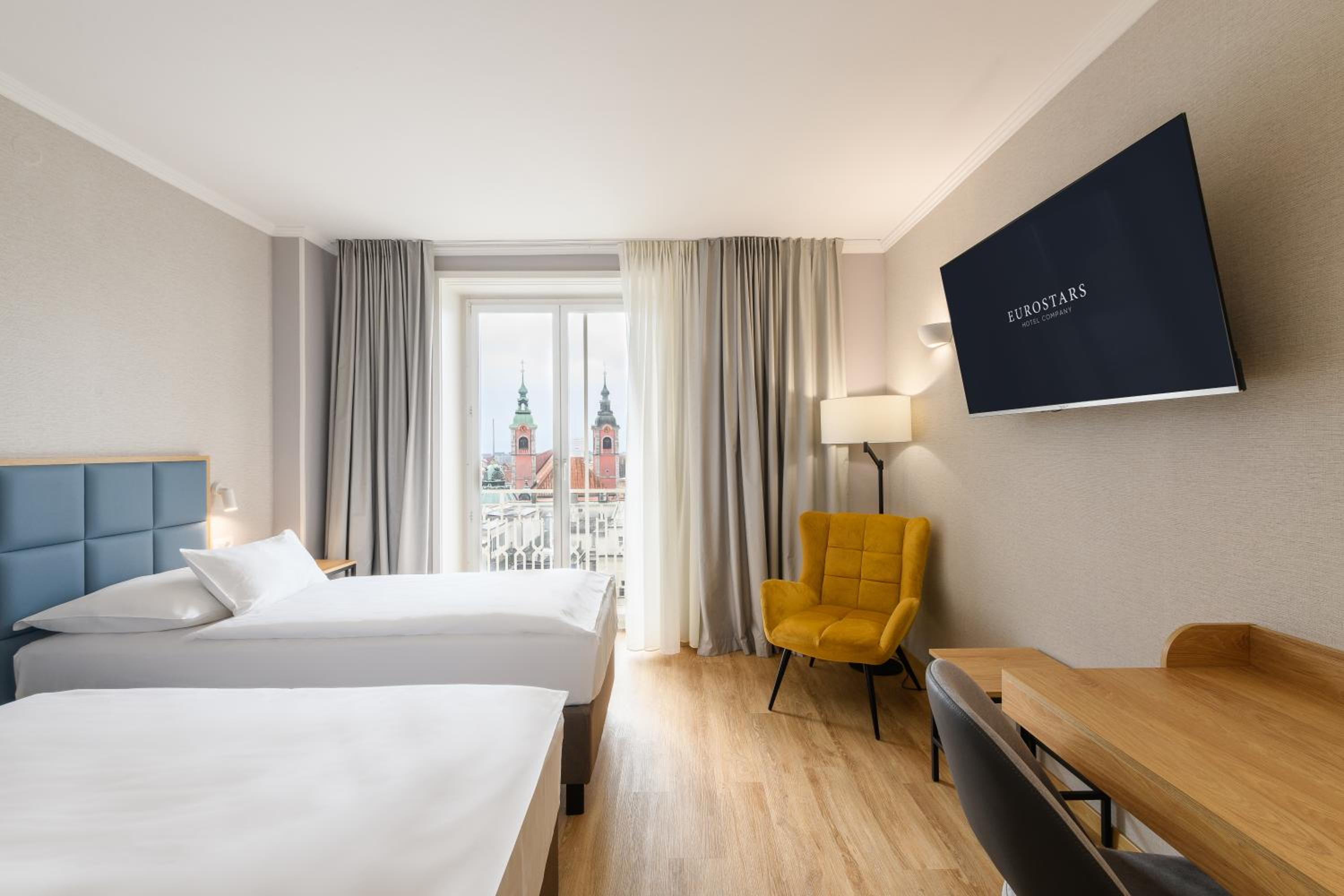 Superior Double or Twin Room photo 3