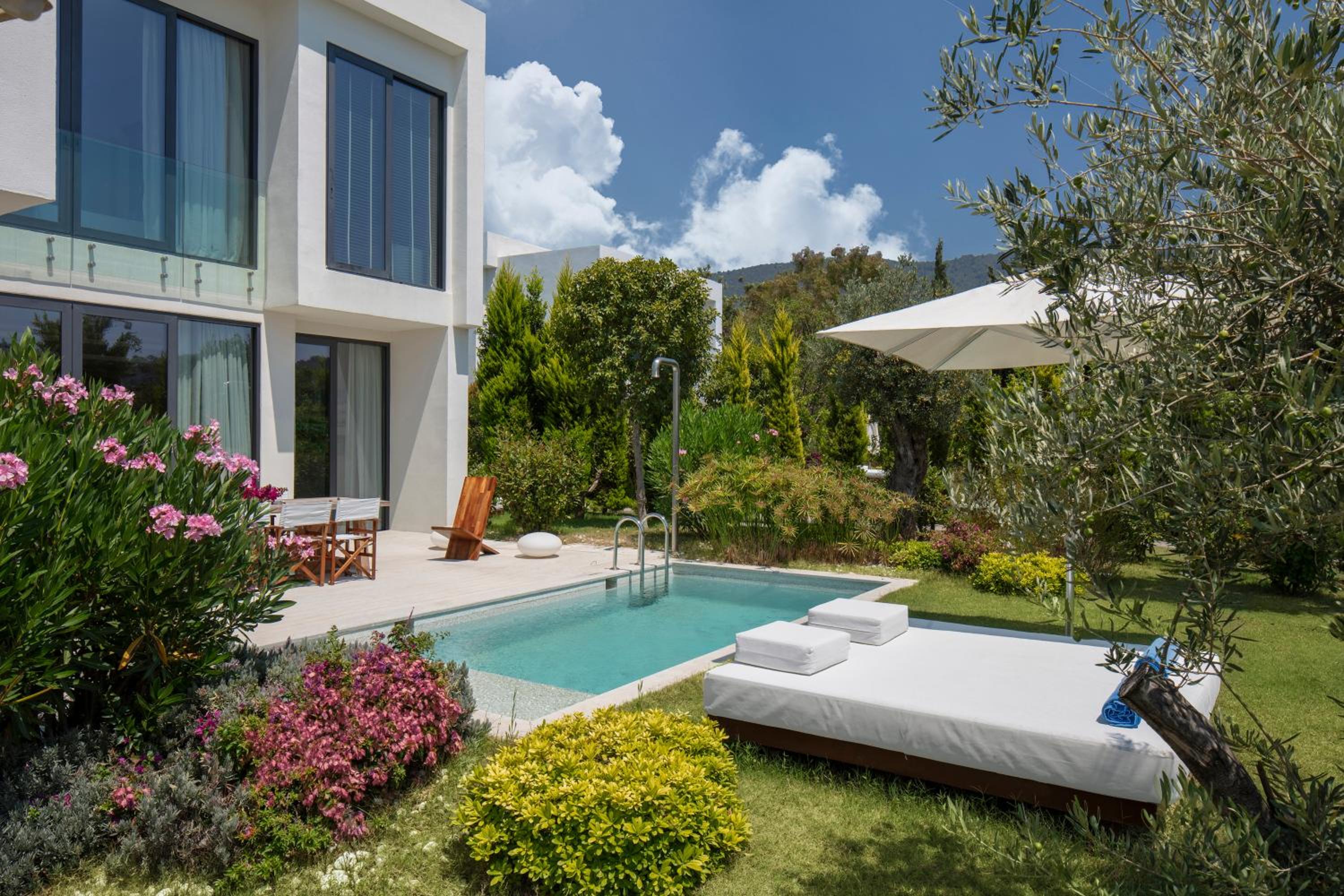 One-Bedroom Suite with Private Pool and Garden View