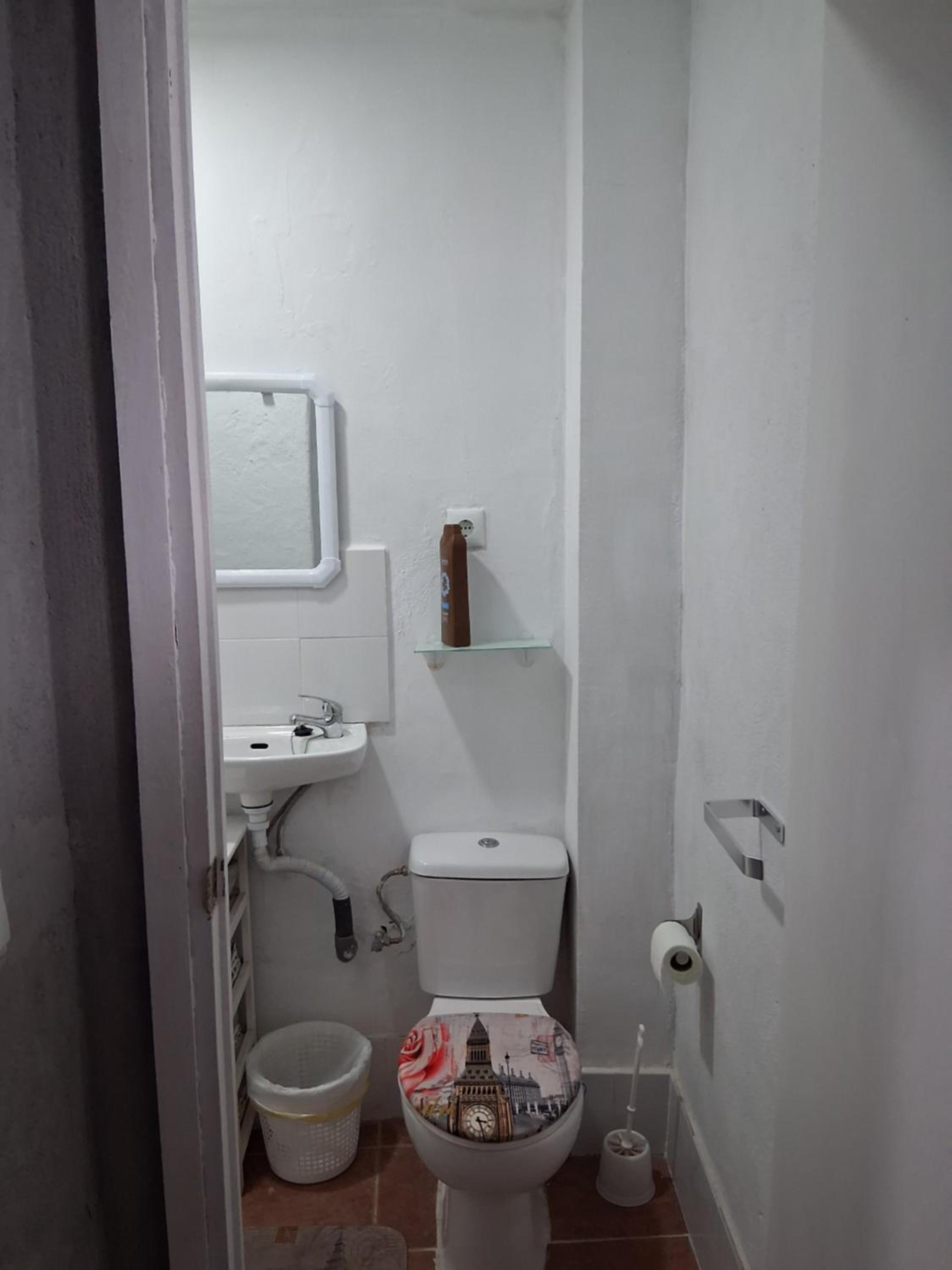 Double Room With Private Bathroom photo 3