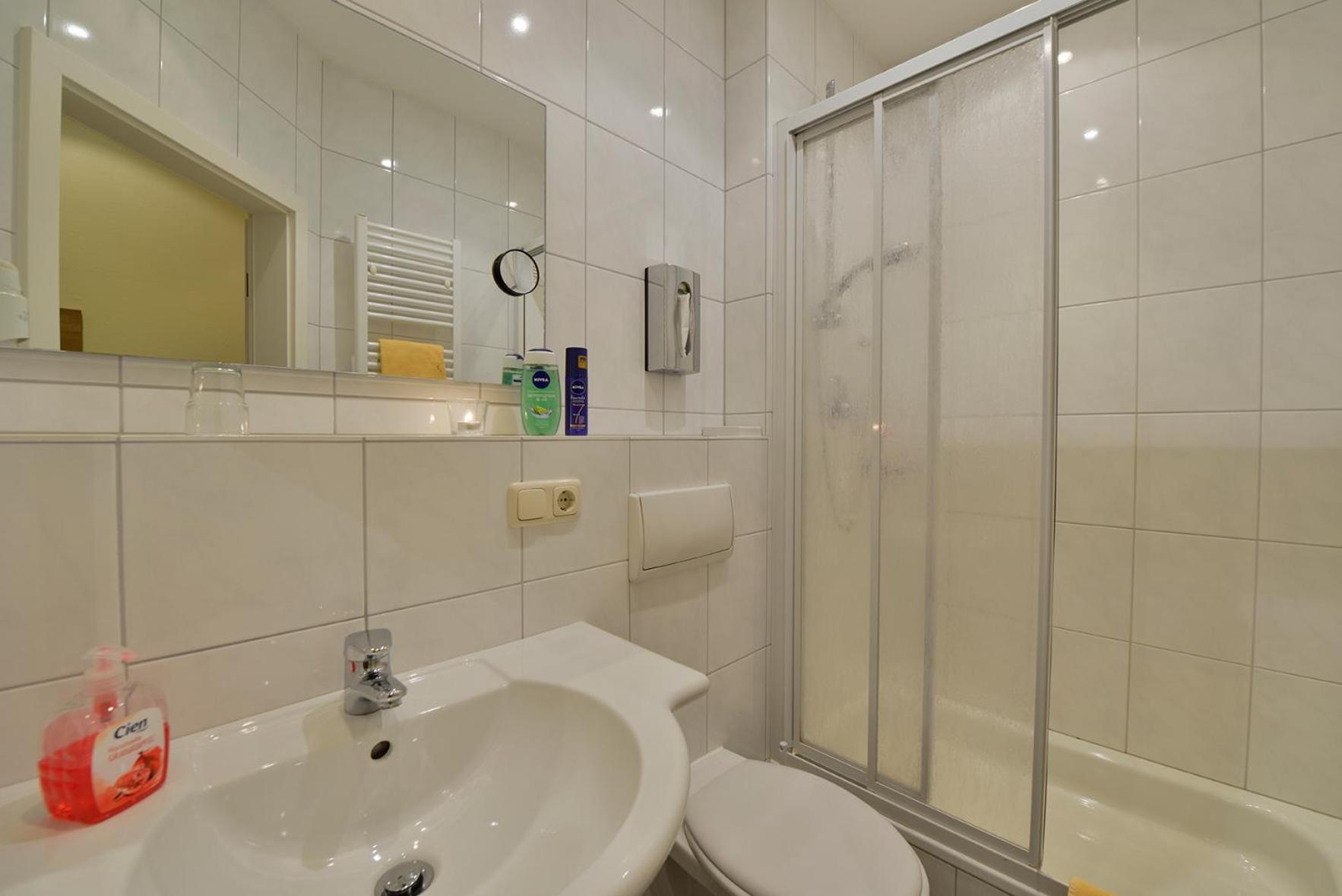 Single Room photo 2