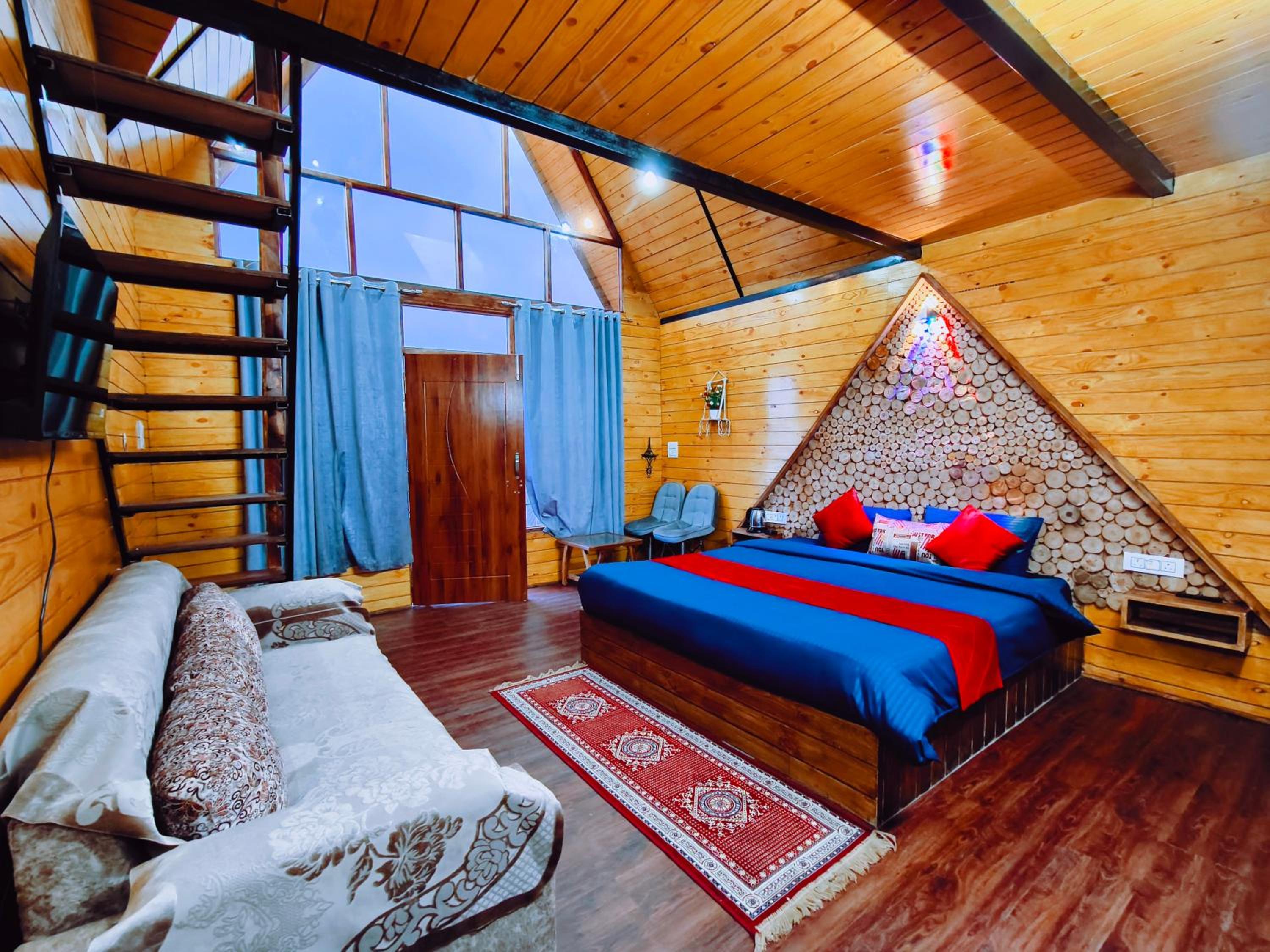 Family Room with Mountain View photo 2