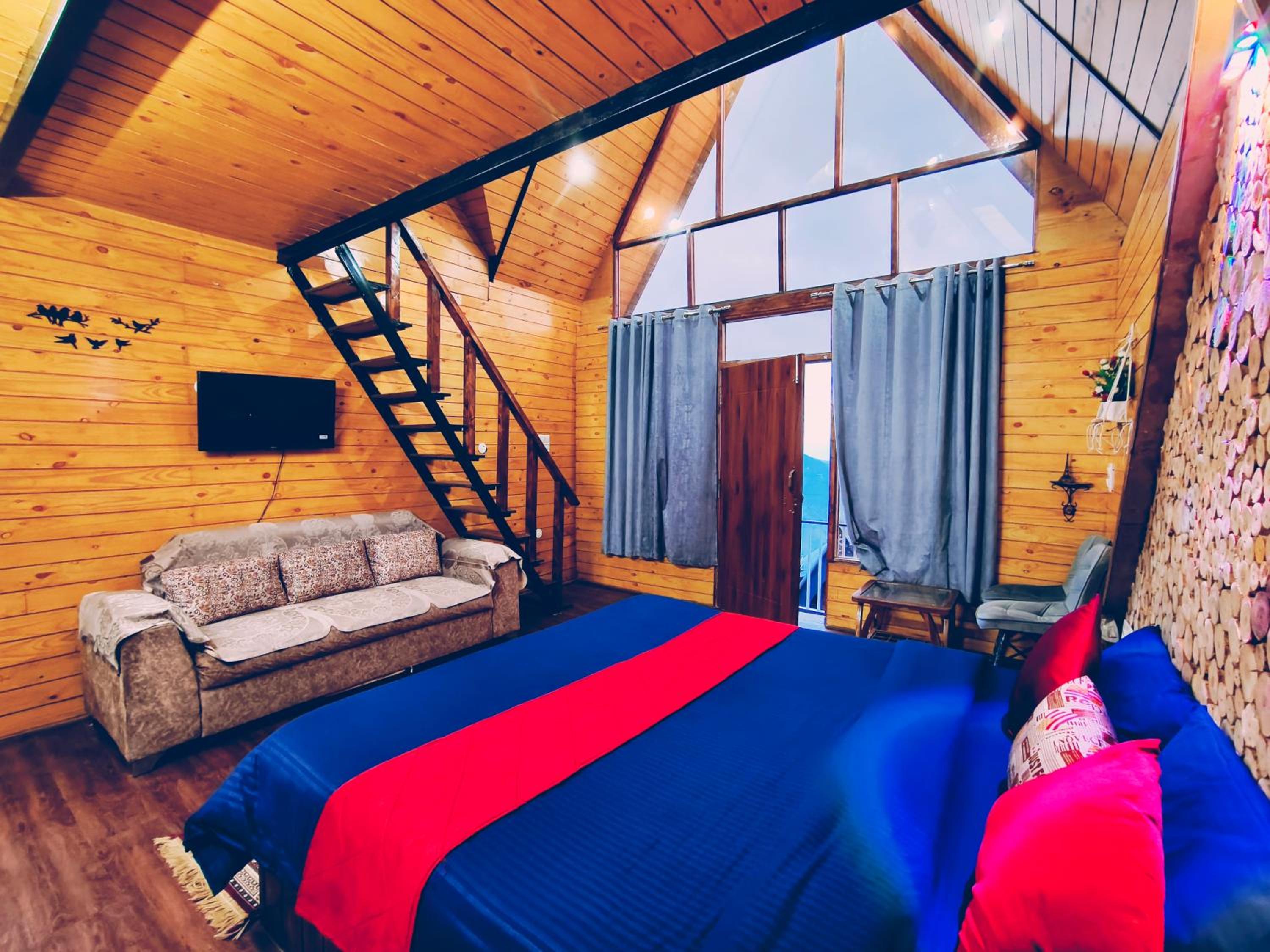 Family Room with Mountain View photo 3