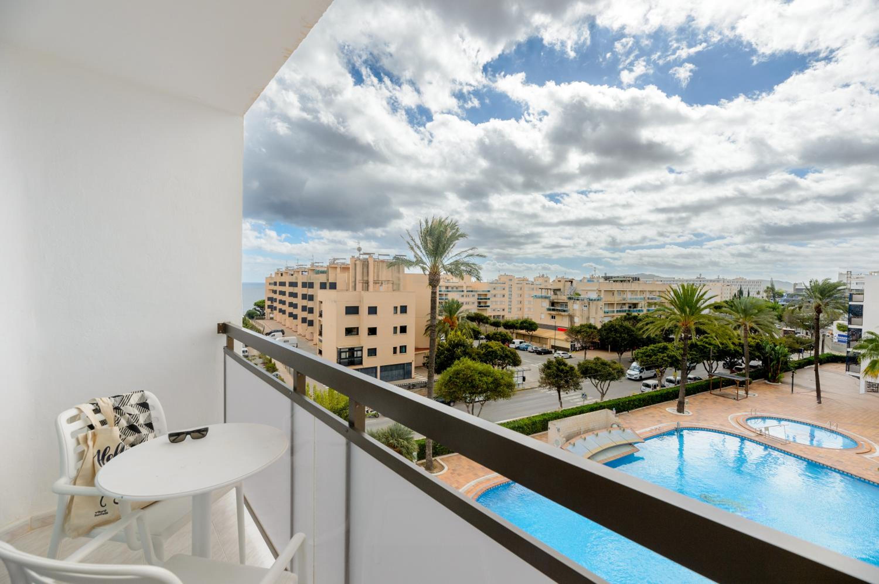 Habitación Doble con Vista a la Piscina