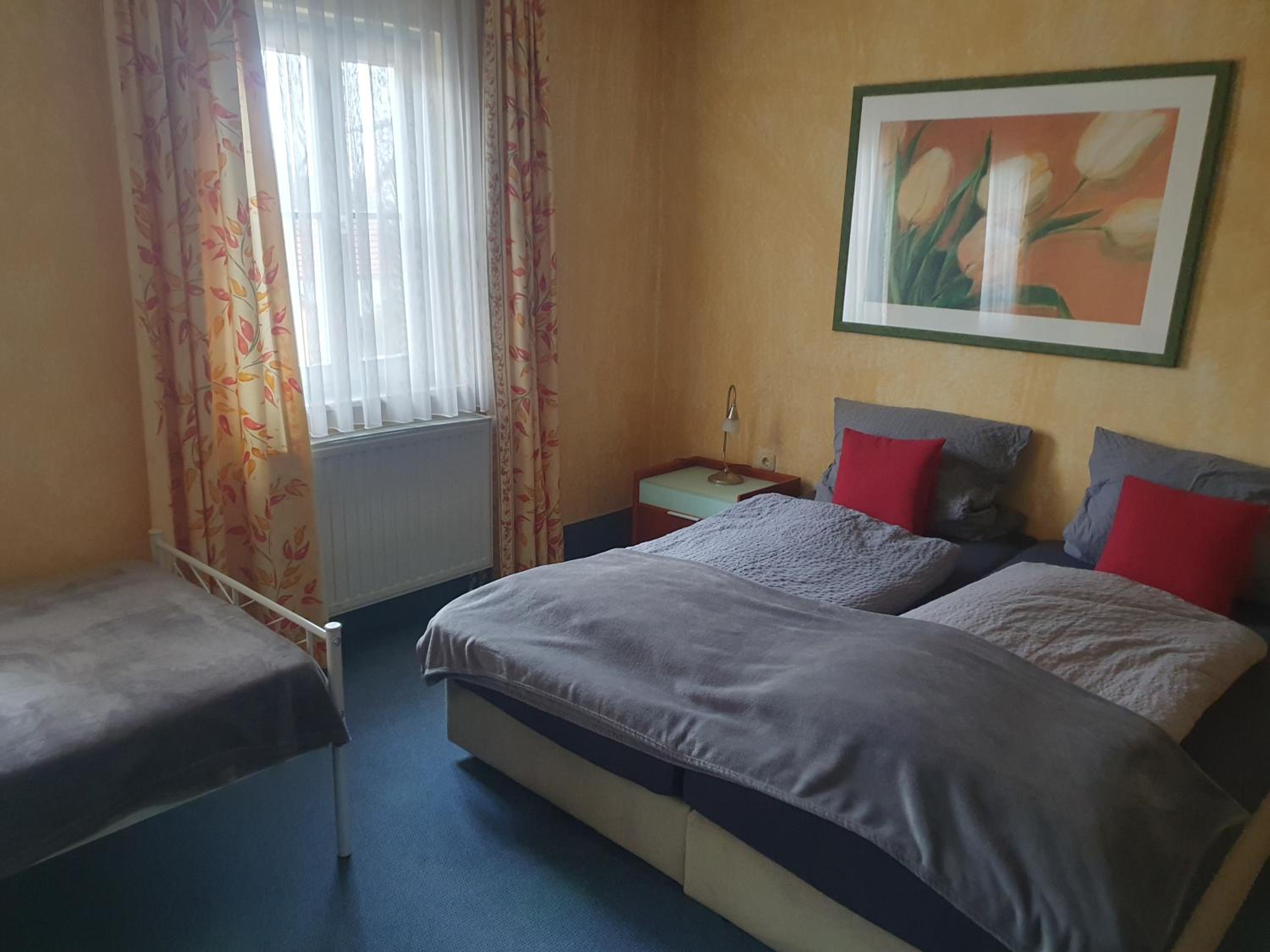 Basic Triple Room photo 3