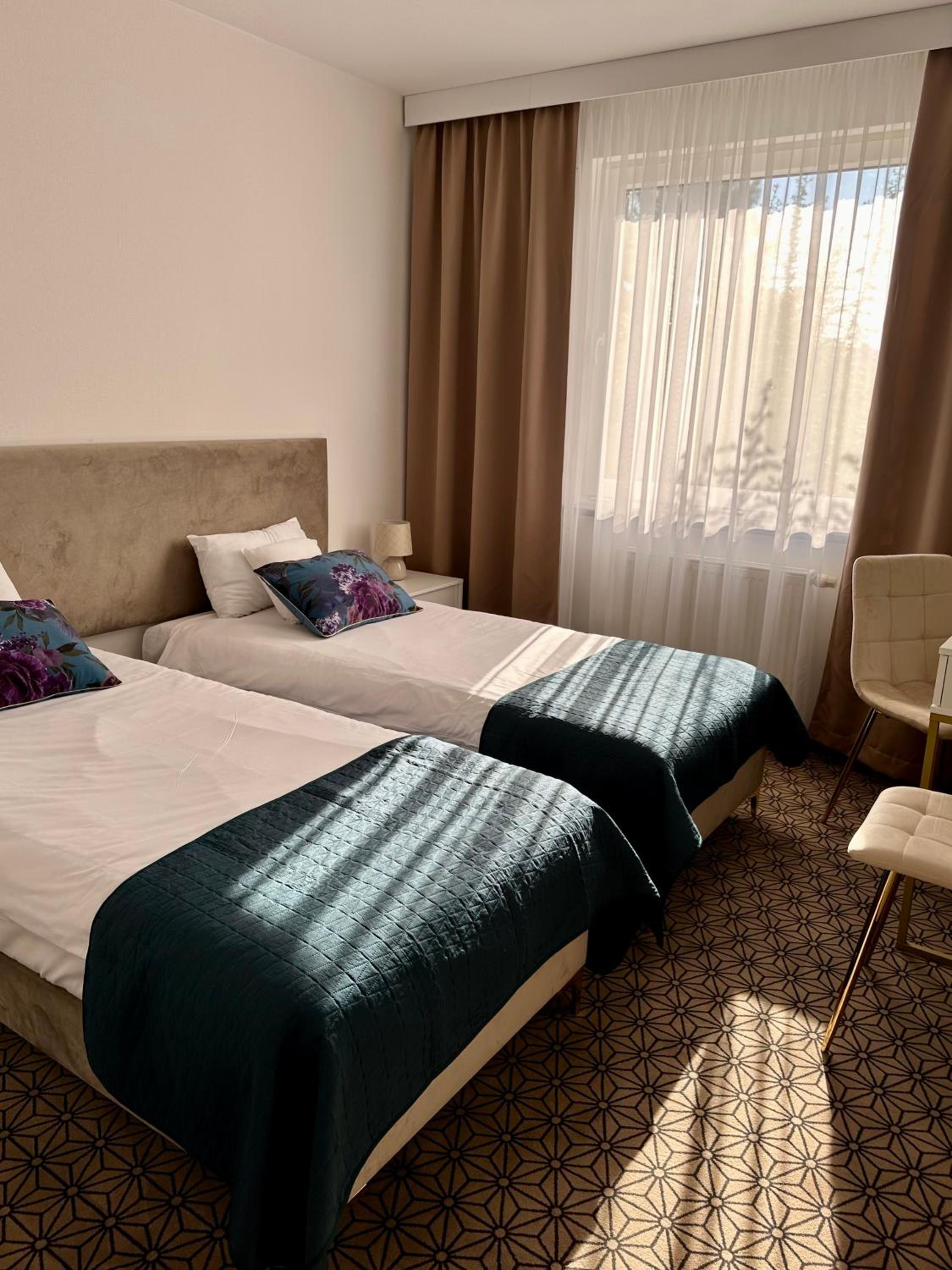 Business Plus Double or Twin Room with Air-Conditioning photo 3