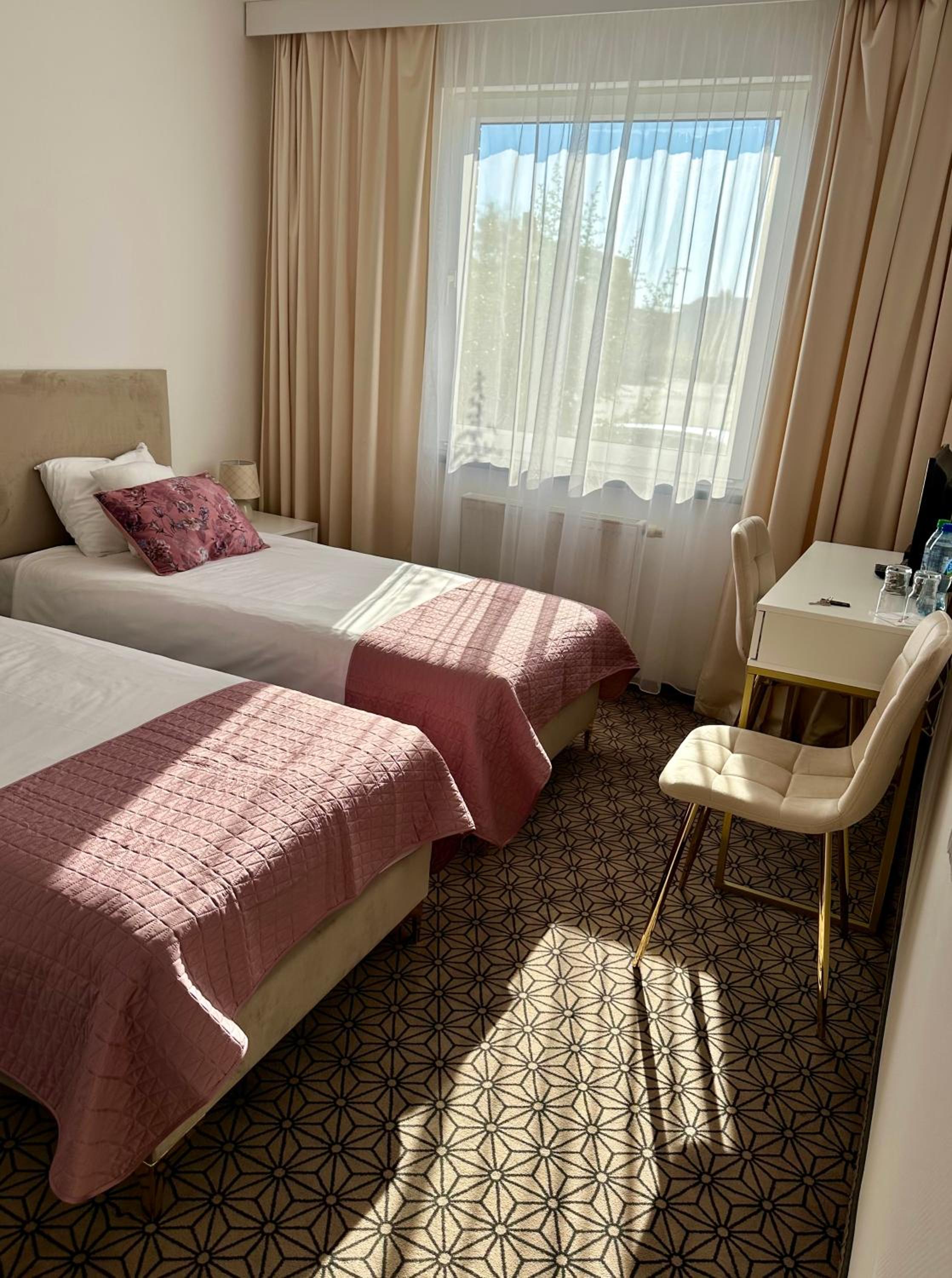 Business Plus Double or Twin Room with Air-Conditioning photo 2