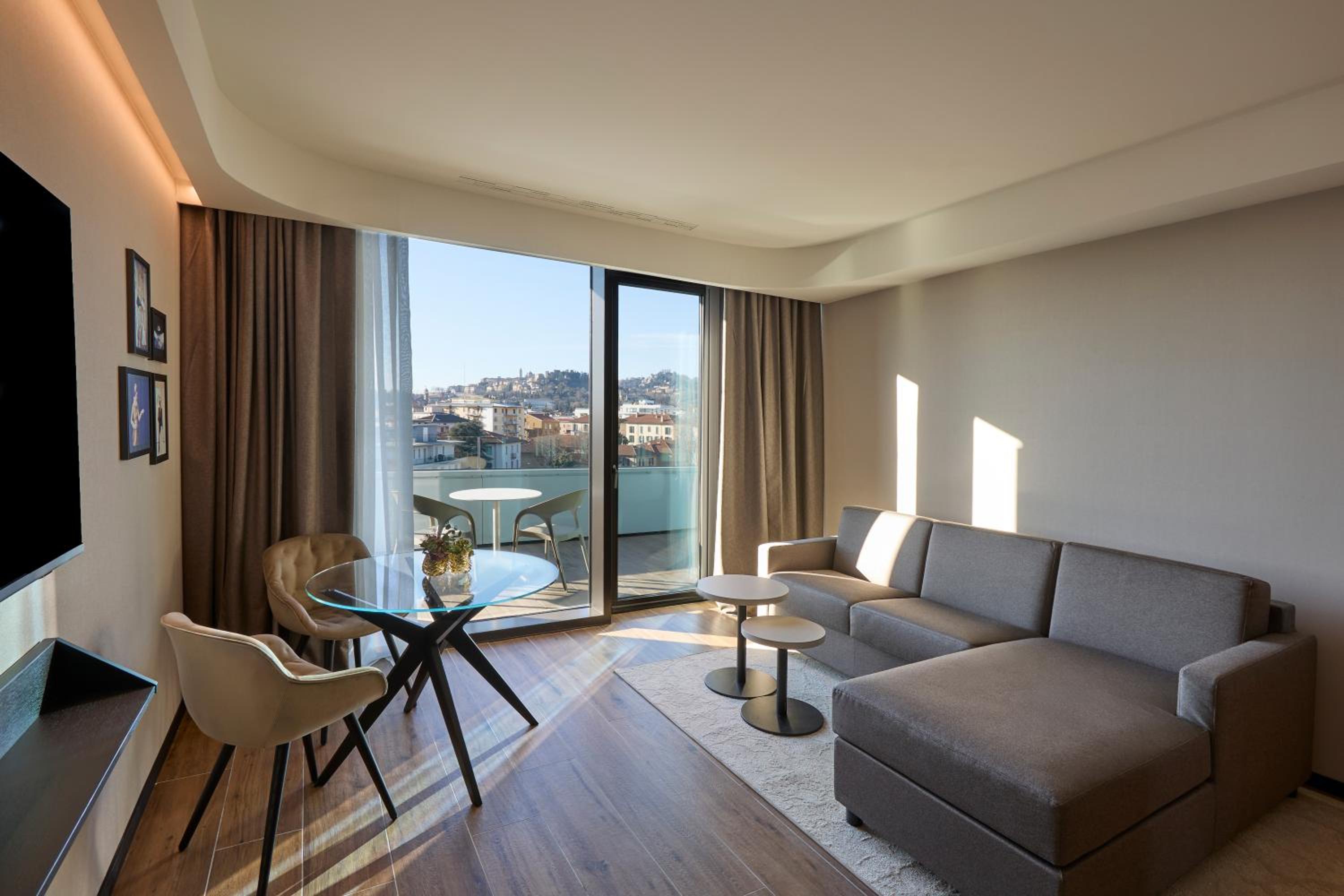 Suite - Photo 6
