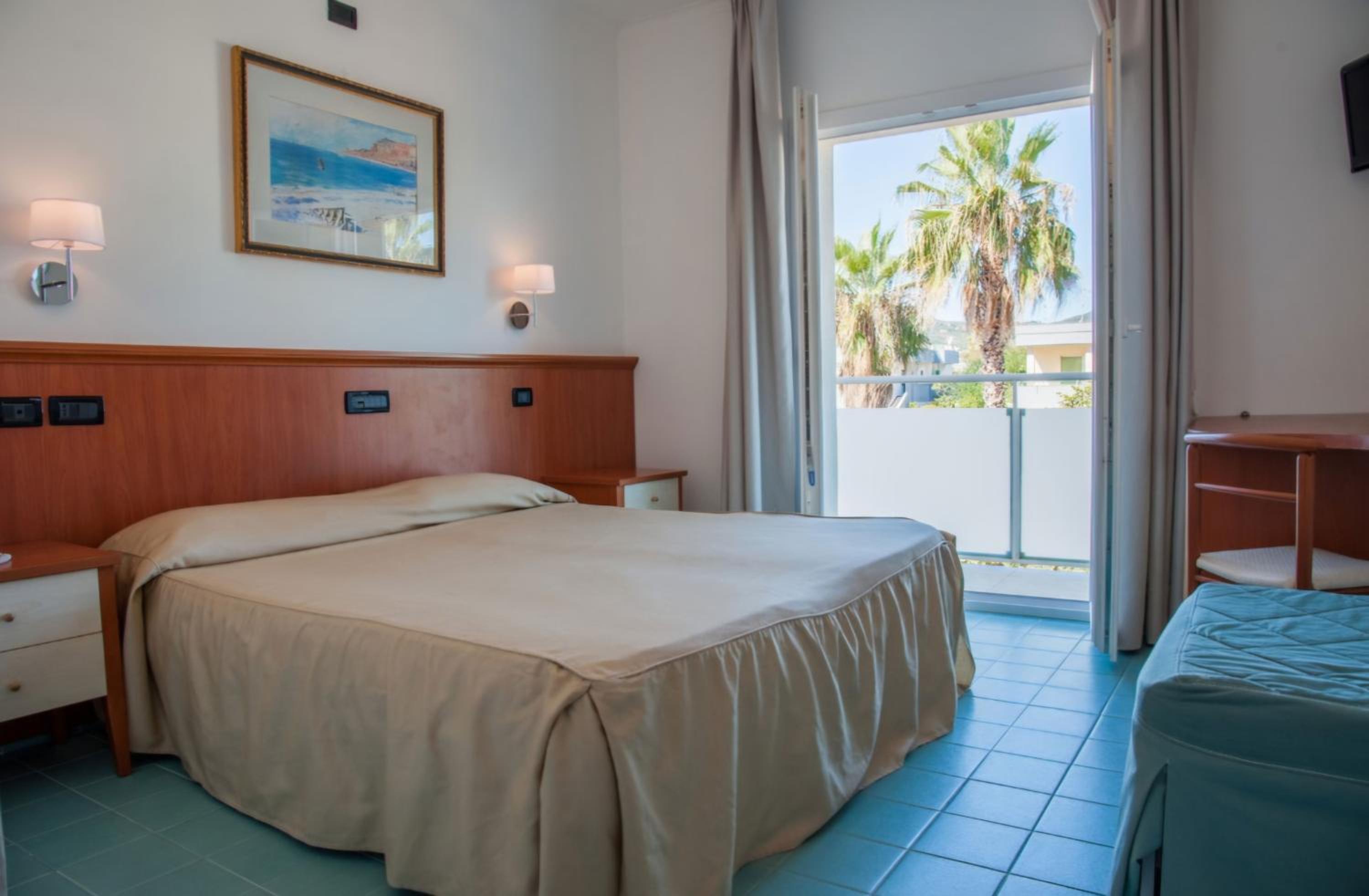 Double Room with Balcony photo 2