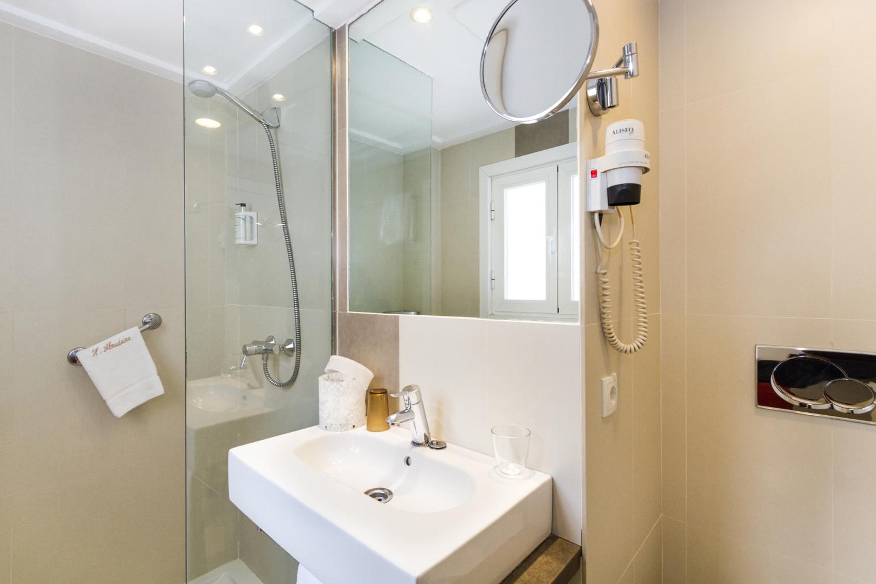 Standard Single Room photo 2