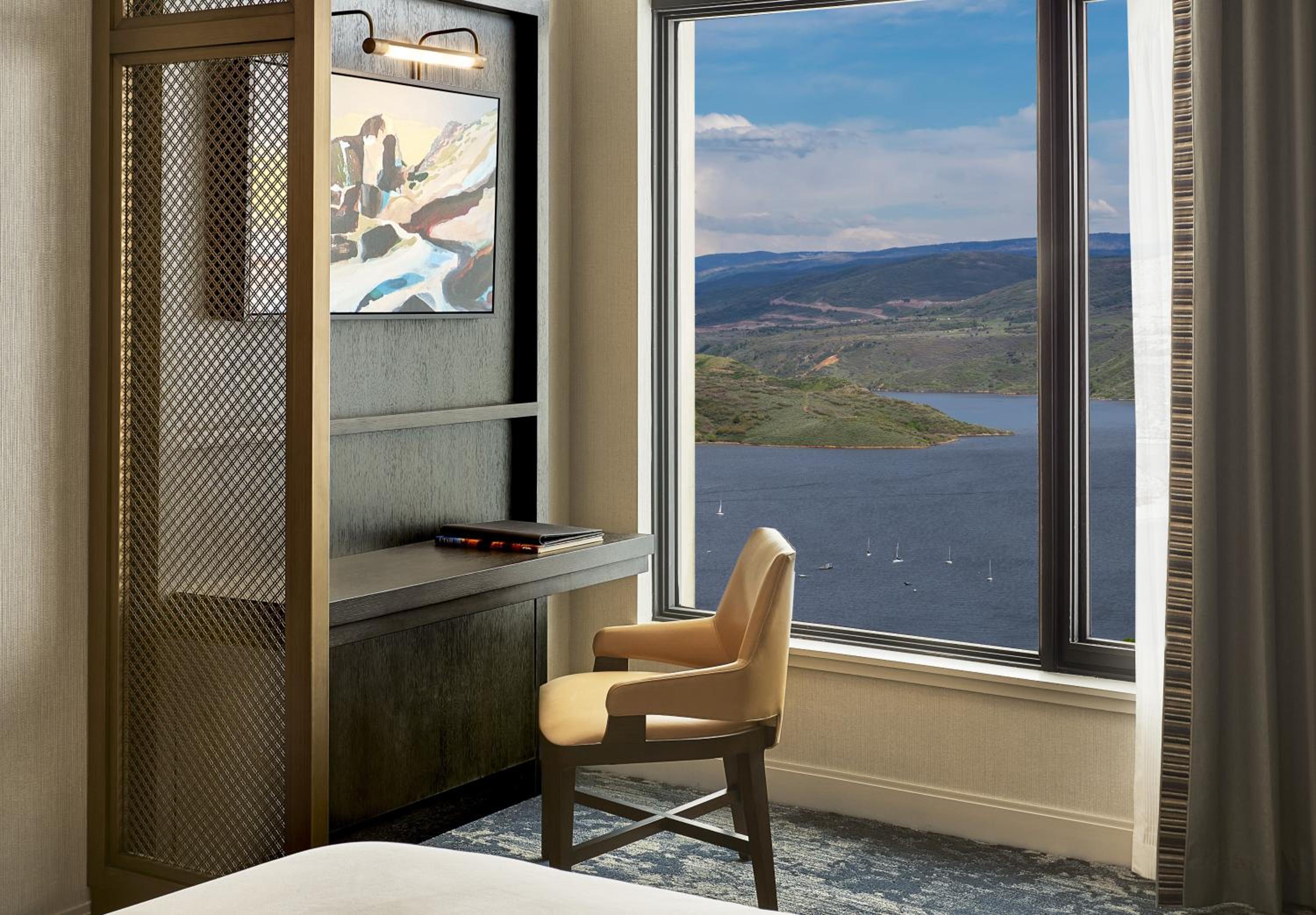 King Room with One King Bed and Sofa Twin Bed - Reservoir View  - Photo 6