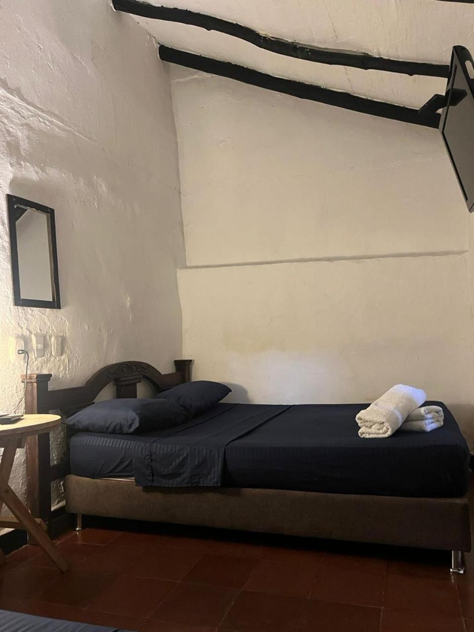 Economy Triple Room photo 2