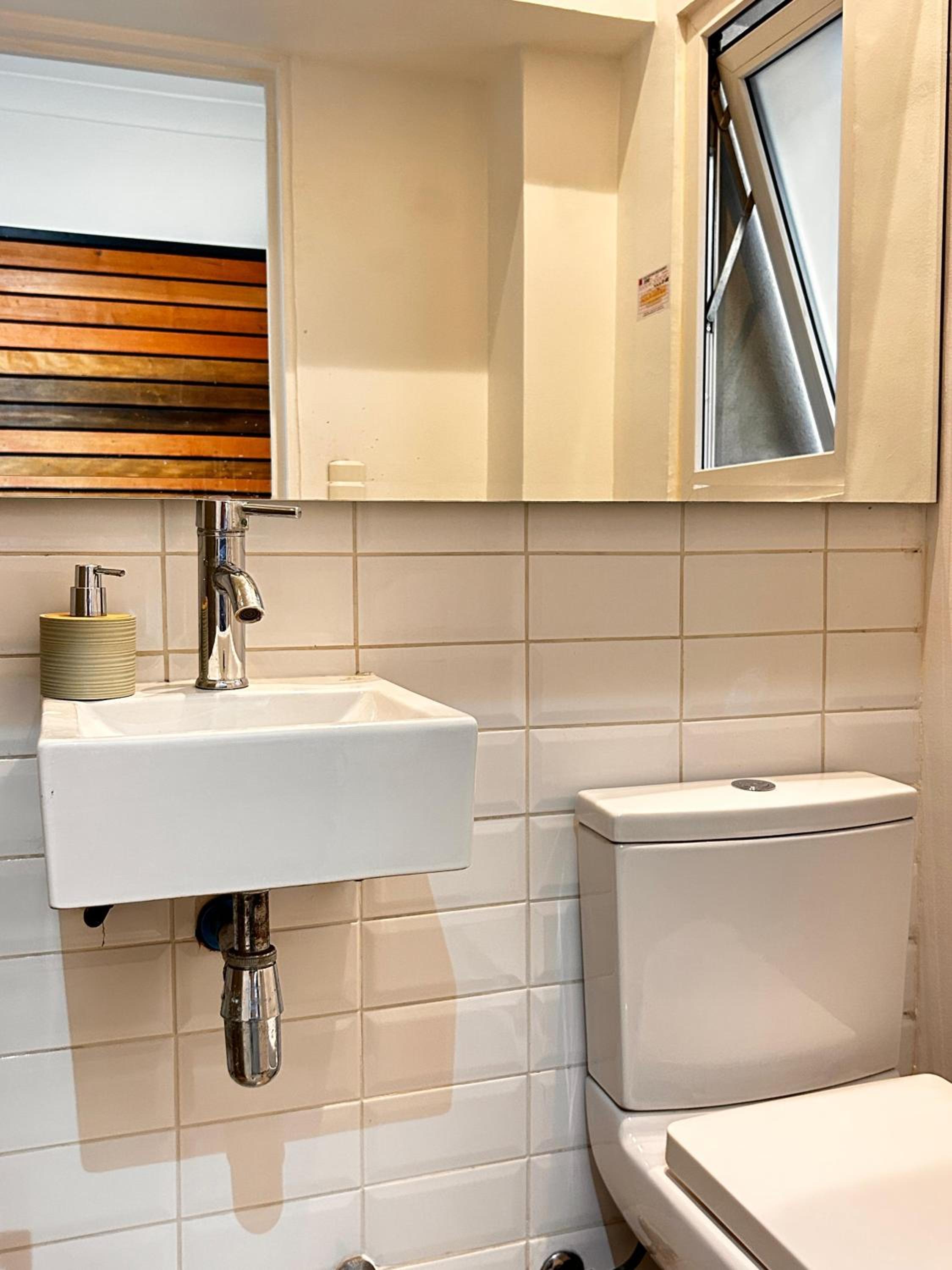 Single Room with Private Bathroom photo 2