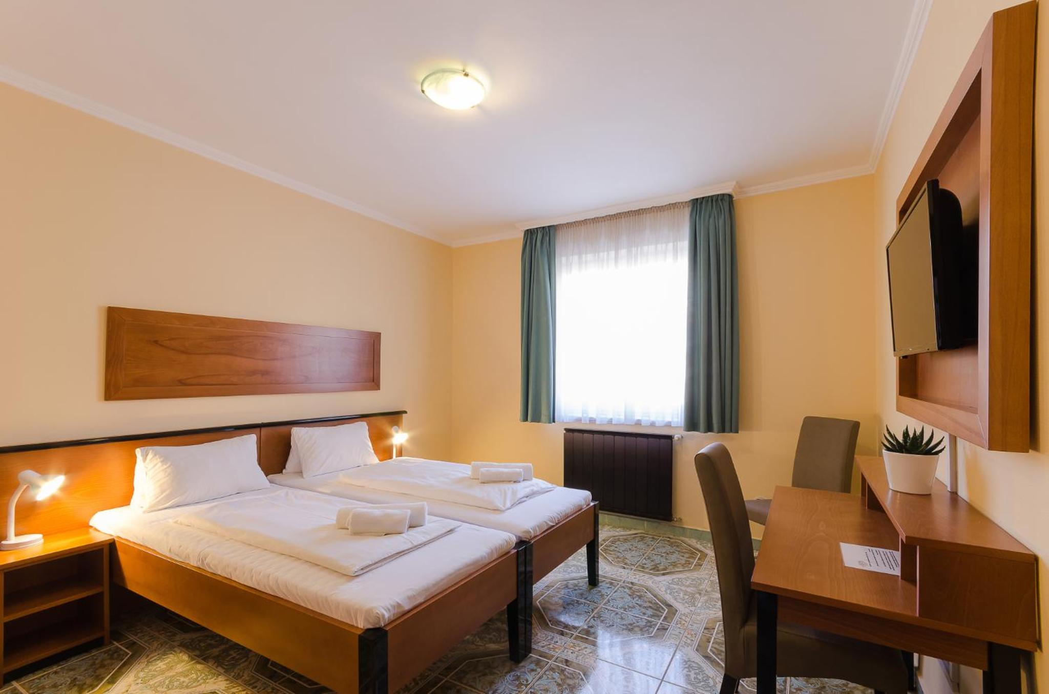 Double or Twin Room - Photo 1