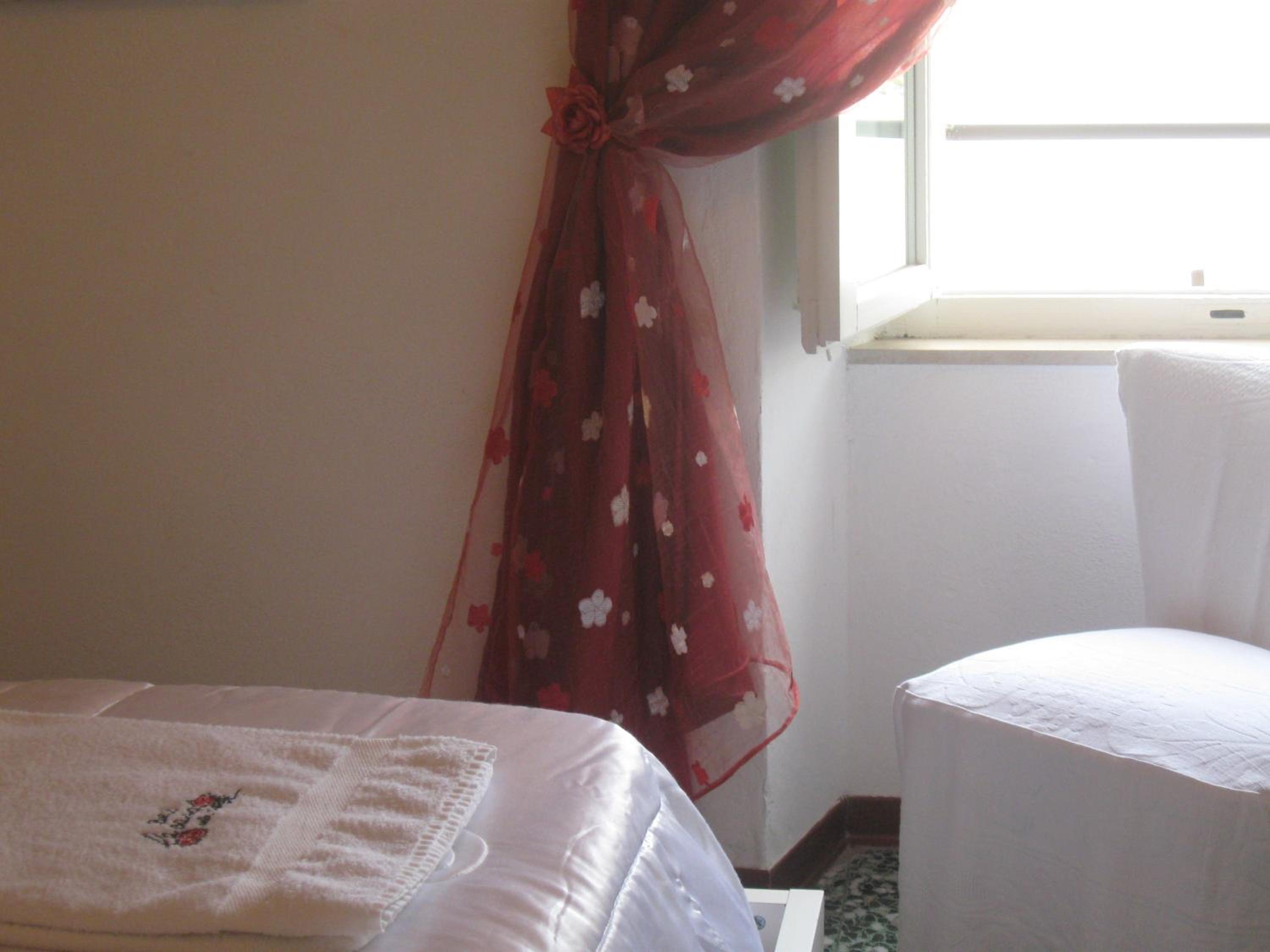 Double or Twin Room with Private Bathroom - Photo 6
