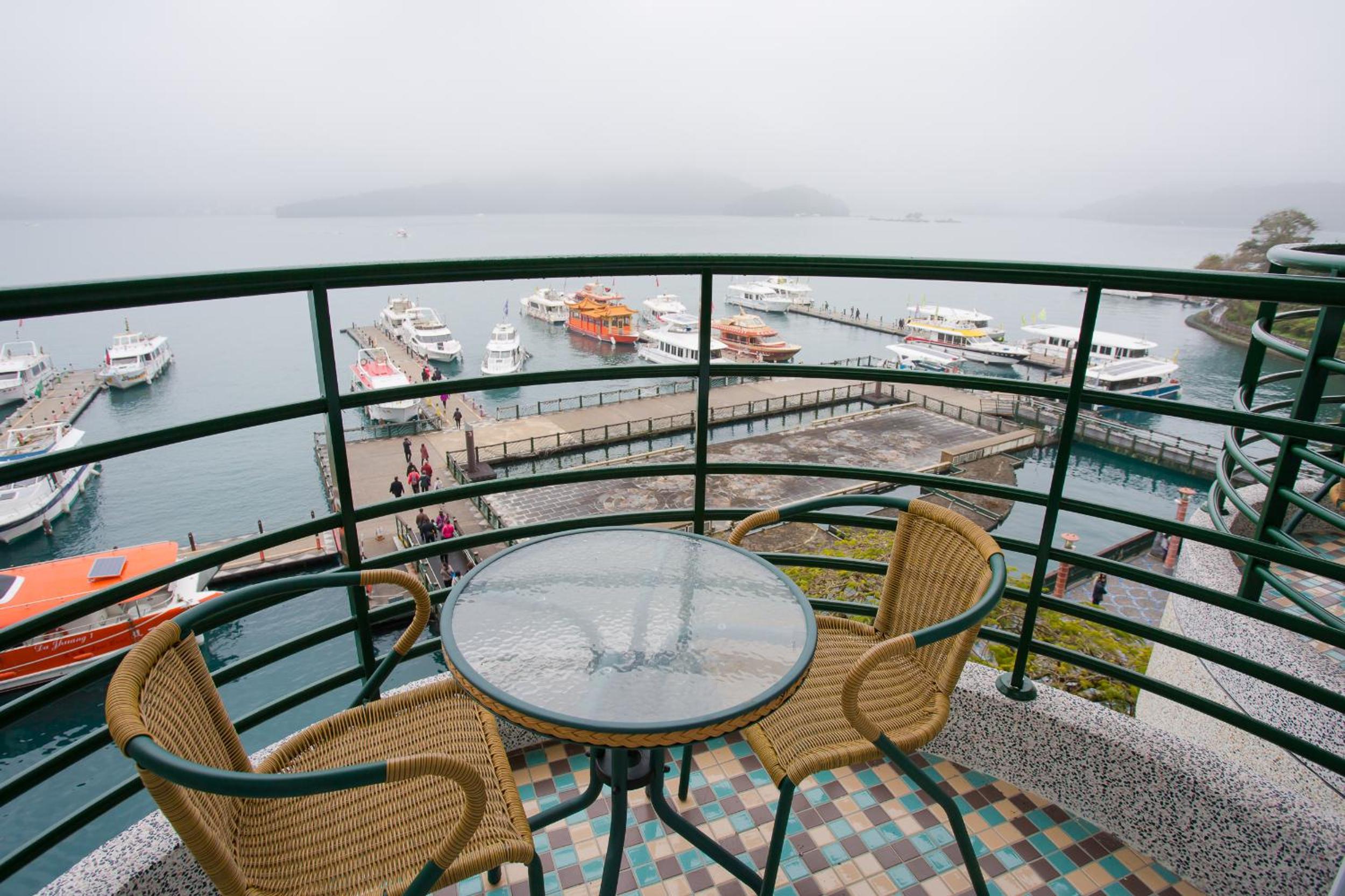Quadruple Room with Lake View photo 3