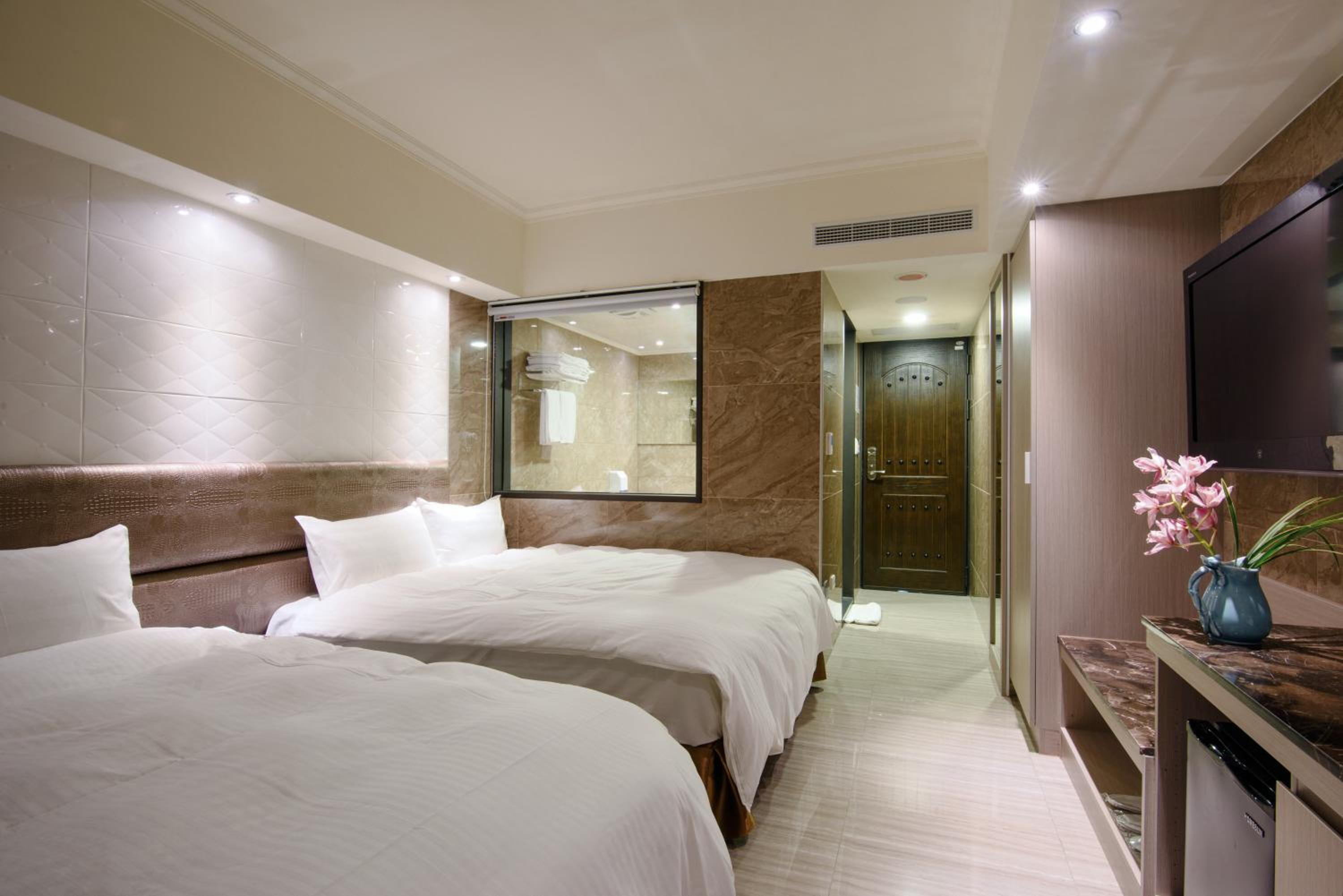 Quadruple Room with Lake View photo 2