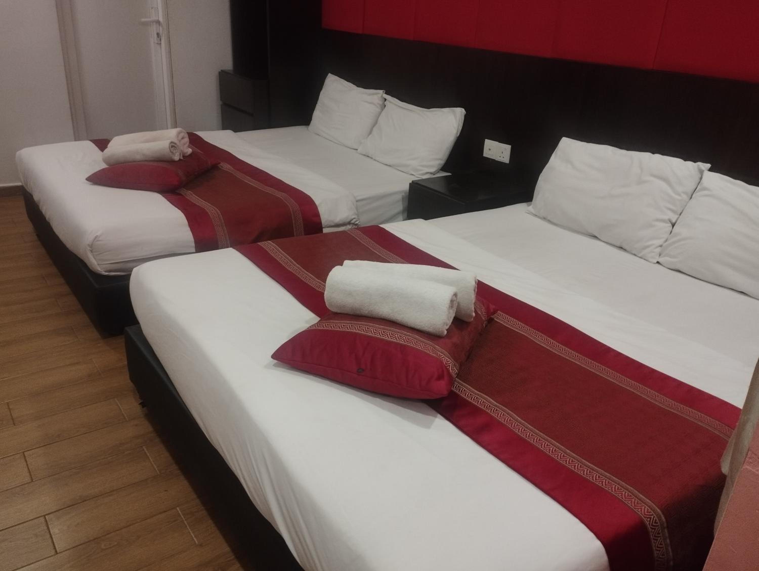 Quadruple Room - Photo 3