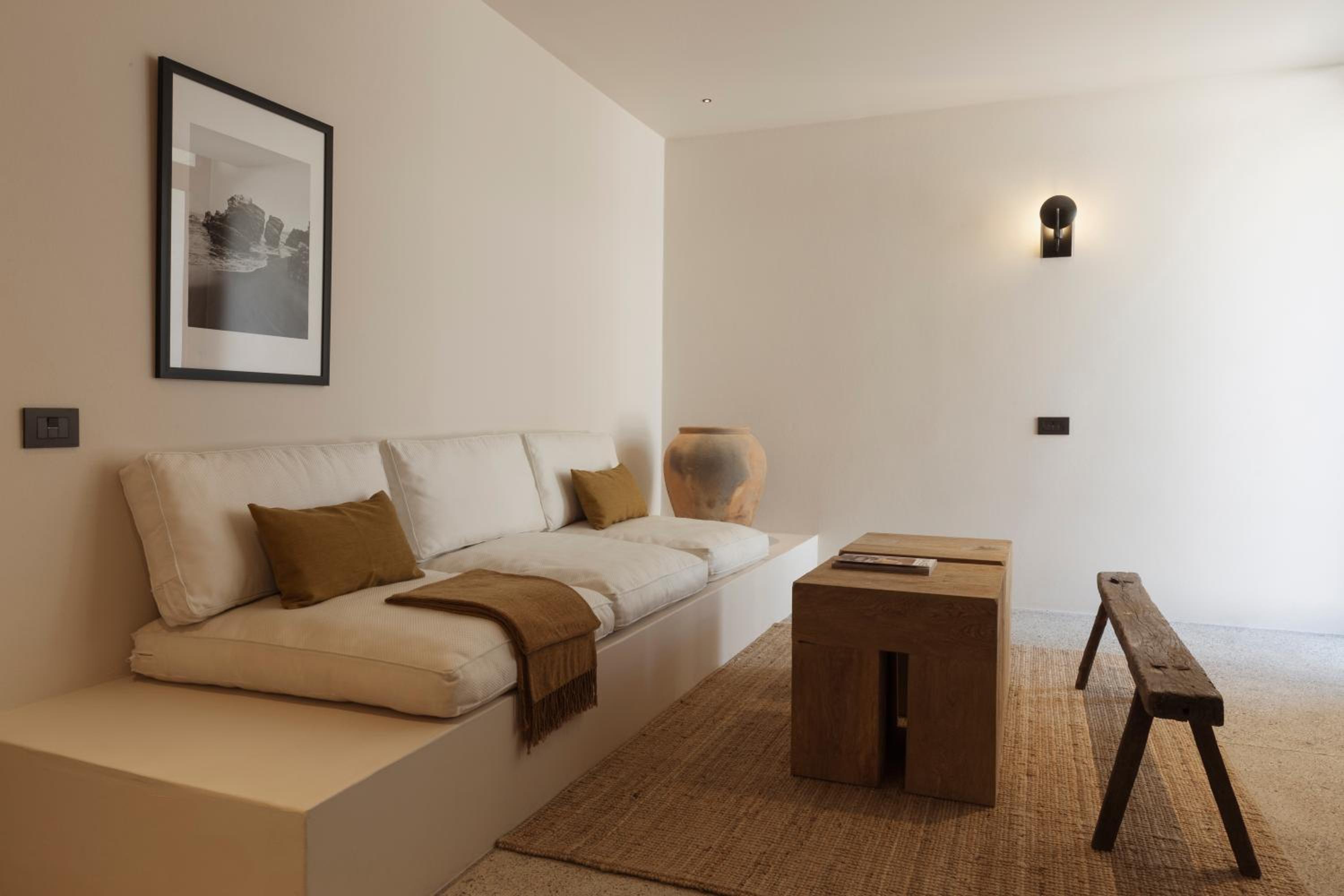Deluxe King Suite photo 2